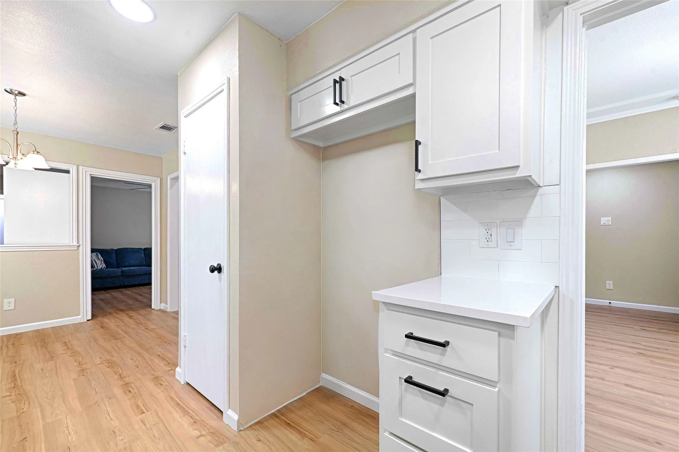 Single Family Residence For Sale in Denton County , 1610 Belltower Court, Lewisville, Texas 75067, 3 Bedroom, 2 Bathroom, 2 Garage spaces, 1,916 Sqft, built in 1987, mls#21318142, Real Estate Agent in Lewisville, Homes For Sale in Denton county, Homes For Sale in Lewisville, Realtor in Lewisville Texas, Real Estate Brokerage Independent Realty Texas, Luminita Cordes Realtor