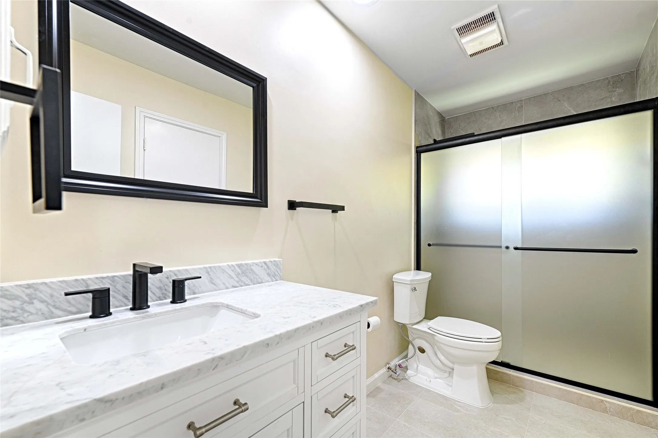 Single Family Residence For Sale in Denton County , 1610 Belltower Court, Lewisville, Texas 75067, 3 Bedroom, 2 Bathroom, 2 Garage spaces, 1,916 Sqft, built in 1987, mls#21318142, Real Estate Agent in Lewisville, Homes For Sale in Denton county, Homes For Sale in Lewisville, Realtor in Lewisville Texas, Real Estate Brokerage Independent Realty Texas, Luminita Cordes Realtor