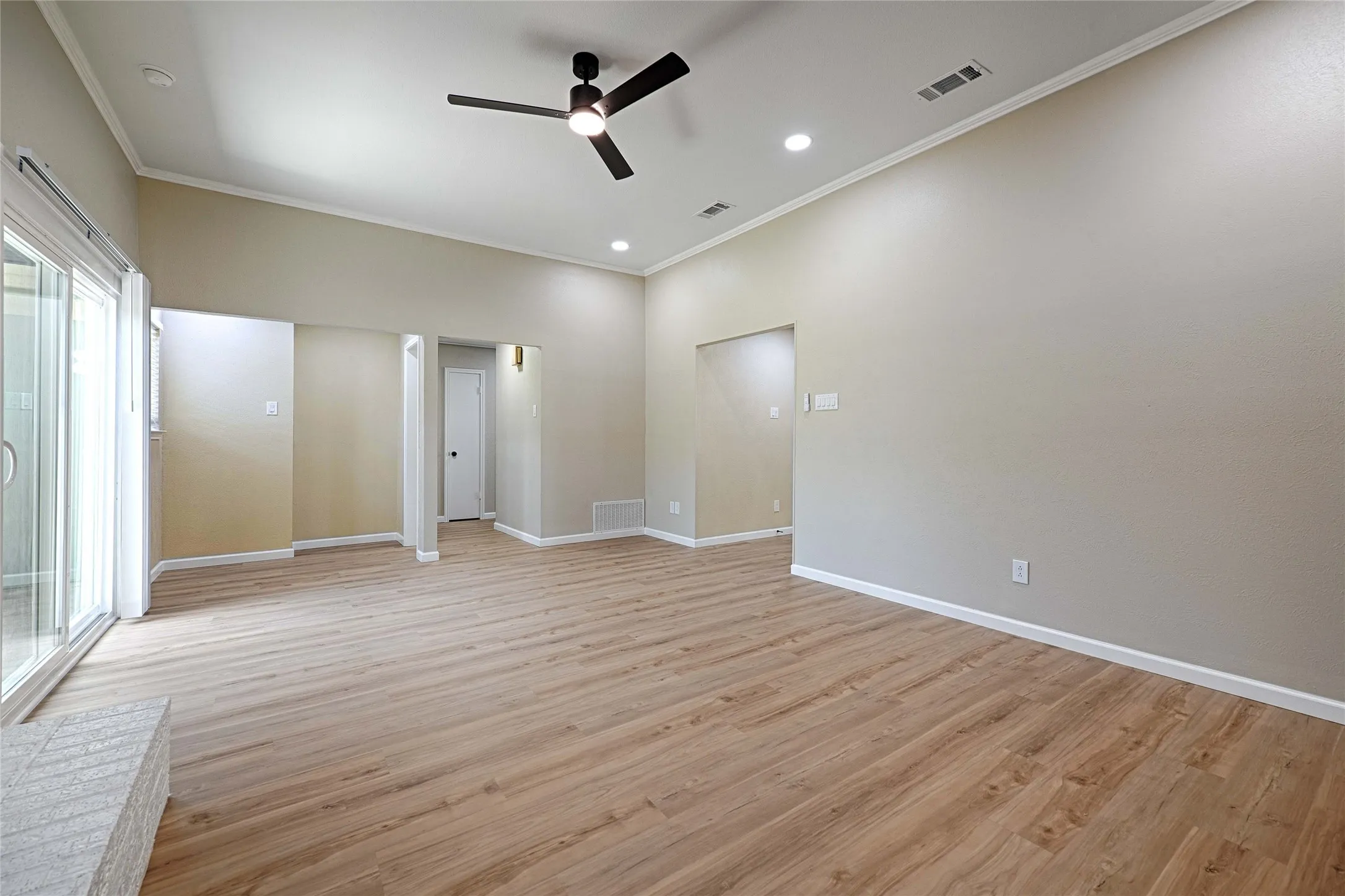 Single Family Residence For Sale in Denton County , 1610 Belltower Court, Lewisville, Texas 75067, 3 Bedroom, 2 Bathroom, 2 Garage spaces, 1,916 Sqft, built in 1987, mls#21318142, Real Estate Agent in Lewisville, Homes For Sale in Denton county, Homes For Sale in Lewisville, Realtor in Lewisville Texas, Real Estate Brokerage Independent Realty Texas, Luminita Cordes Realtor