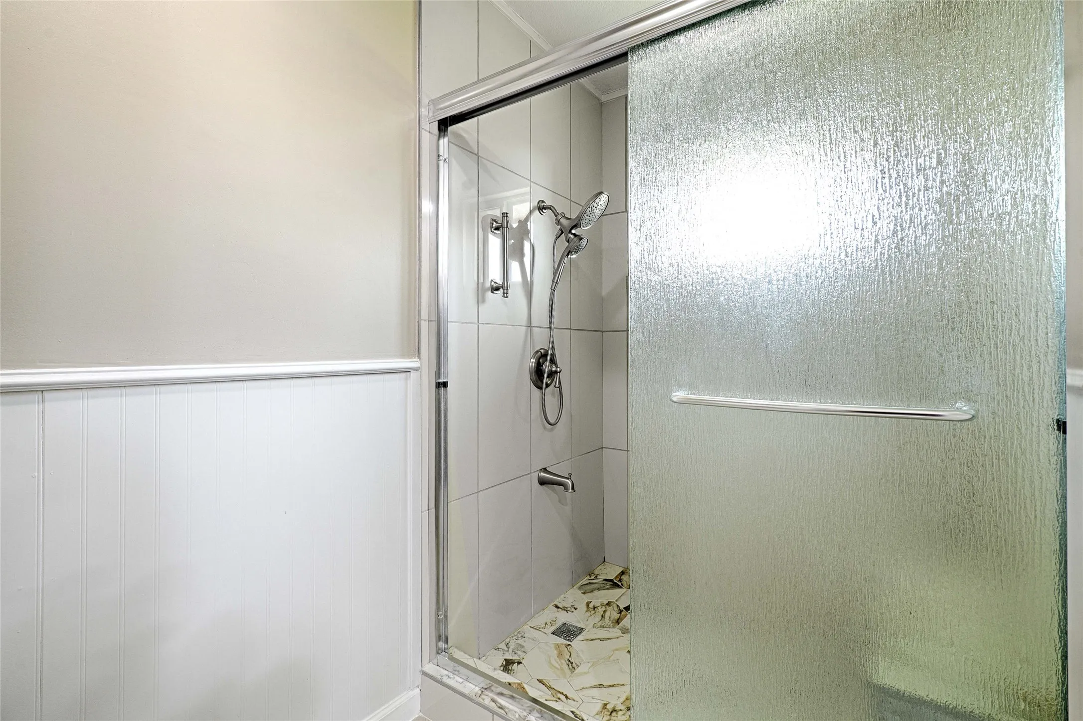 Single Family Residence For Sale in Denton County , 1610 Belltower Court, Lewisville, Texas 75067, 3 Bedroom, 2 Bathroom, 2 Garage spaces, 1,916 Sqft, built in 1987, mls#21318142, Real Estate Agent in Lewisville, Homes For Sale in Denton county, Homes For Sale in Lewisville, Realtor in Lewisville Texas, Real Estate Brokerage Independent Realty Texas, Luminita Cordes Realtor