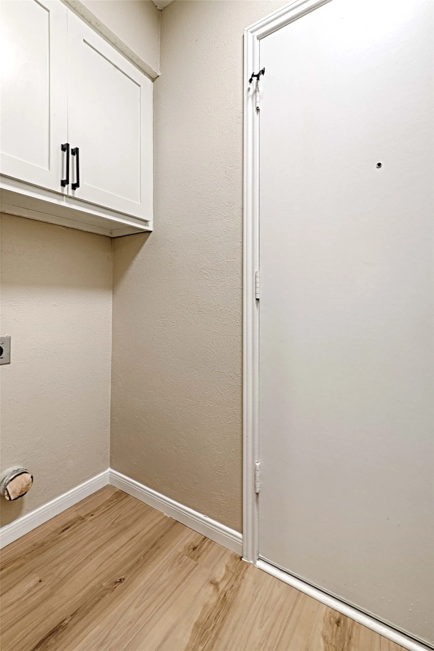 Single Family Residence For Sale in Denton County , 1610 Belltower Court, Lewisville, Texas 75067, 3 Bedroom, 2 Bathroom, 2 Garage spaces, 1,916 Sqft, built in 1987, mls#21318142, Real Estate Agent in Lewisville, Homes For Sale in Denton county, Homes For Sale in Lewisville, Realtor in Lewisville Texas, Real Estate Brokerage Independent Realty Texas, Luminita Cordes Realtor