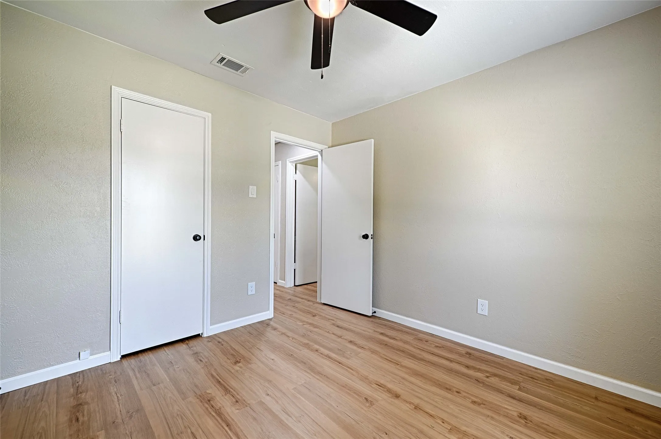 Single Family Residence For Sale in Denton County , 1610 Belltower Court, Lewisville, Texas 75067, 3 Bedroom, 2 Bathroom, 2 Garage spaces, 1,916 Sqft, built in 1987, mls#21318142, Real Estate Agent in Lewisville, Homes For Sale in Denton county, Homes For Sale in Lewisville, Realtor in Lewisville Texas, Real Estate Brokerage Independent Realty Texas, Luminita Cordes Realtor