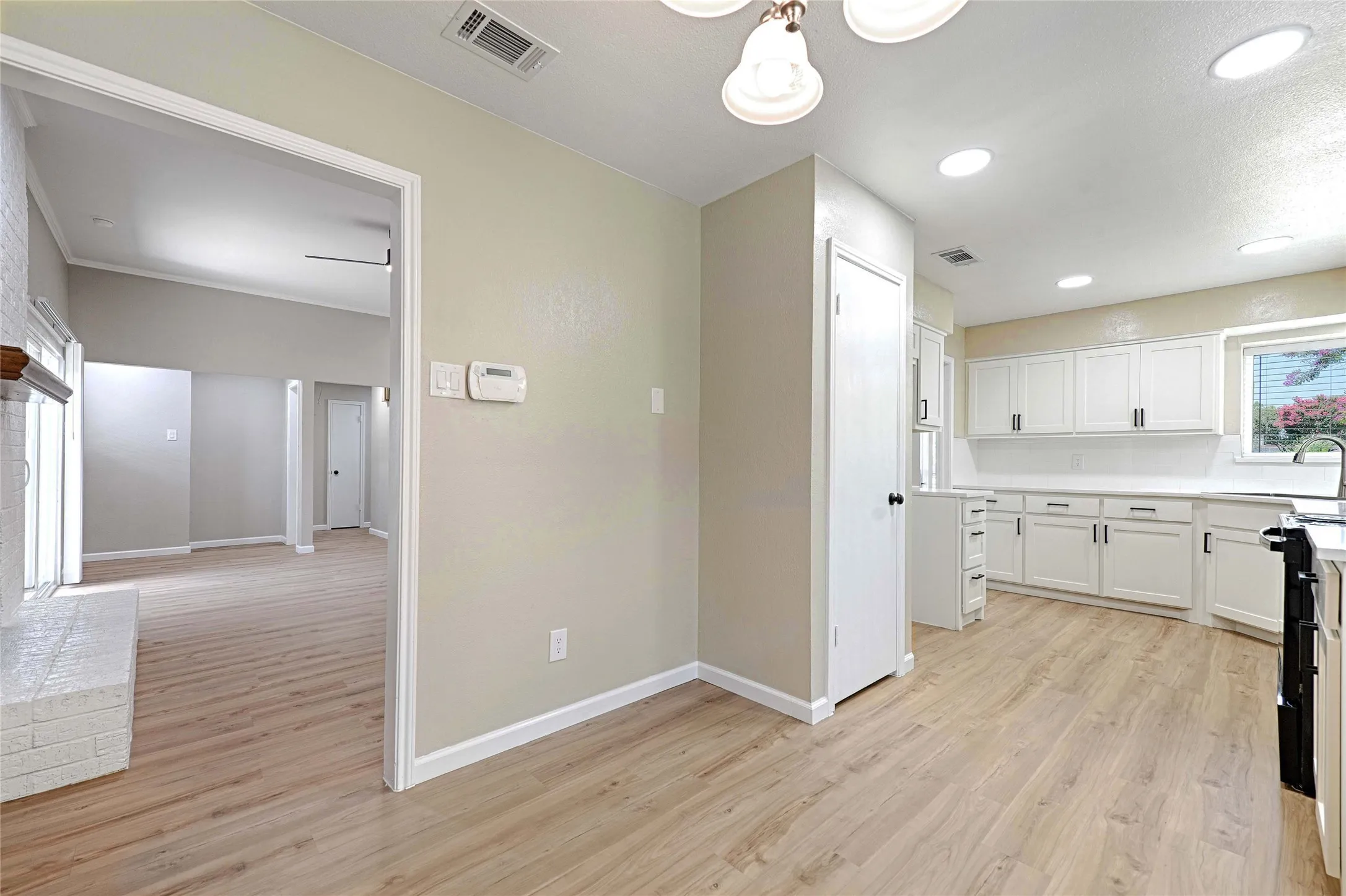 Single Family Residence For Sale in Denton County , 1610 Belltower Court, Lewisville, Texas 75067, 3 Bedroom, 2 Bathroom, 2 Garage spaces, 1,916 Sqft, built in 1987, mls#21318142, Real Estate Agent in Lewisville, Homes For Sale in Denton county, Homes For Sale in Lewisville, Realtor in Lewisville Texas, Real Estate Brokerage Independent Realty Texas, Luminita Cordes Realtor
