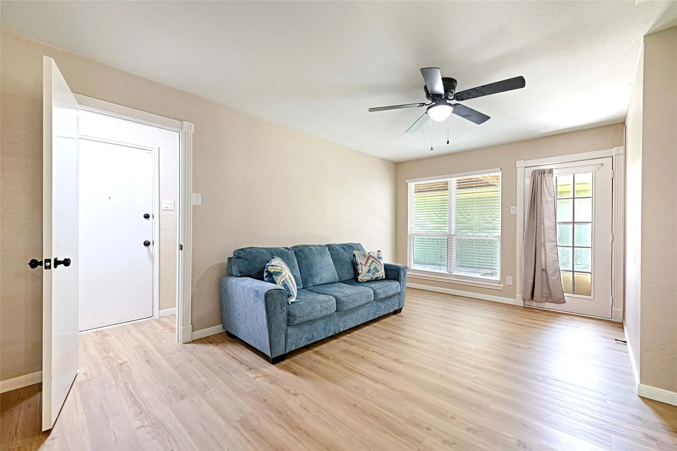Single Family Residence For Sale in Denton County , 1610 Belltower Court, Lewisville, Texas 75067, 3 Bedroom, 2 Bathroom, 2 Garage spaces, 1,916 Sqft, built in 1987, mls#21318142, Real Estate Agent in Lewisville, Homes For Sale in Denton county, Homes For Sale in Lewisville, Realtor in Lewisville Texas, Real Estate Brokerage Independent Realty Texas, Luminita Cordes Realtor