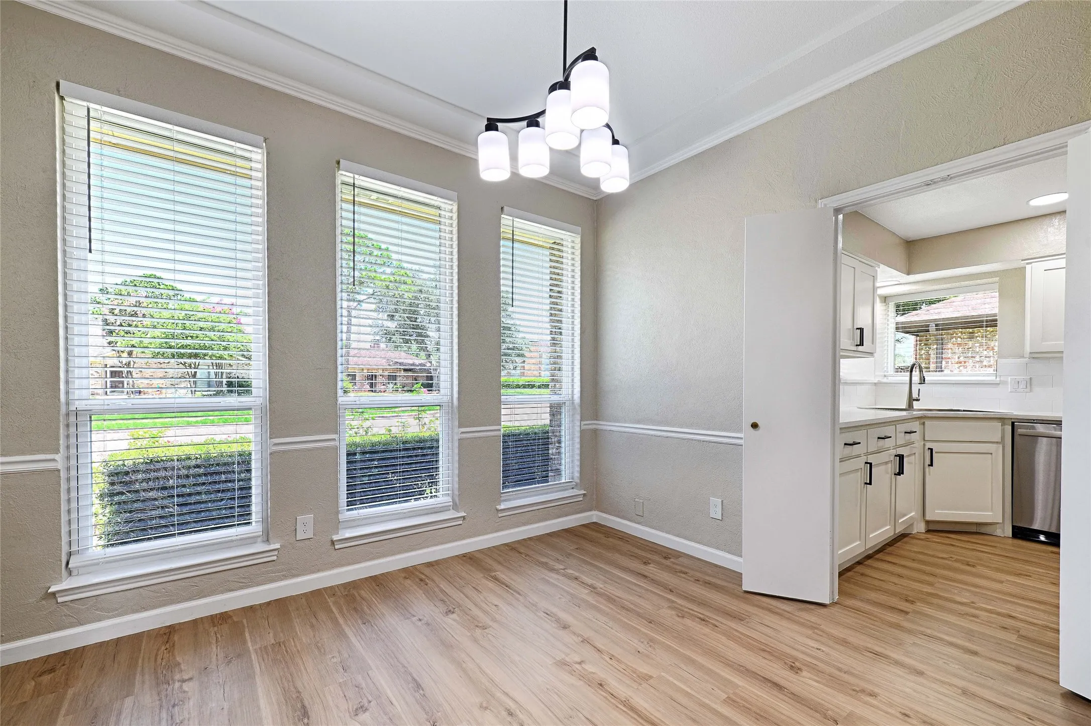 Single Family Residence For Sale in Denton County , 1610 Belltower Court, Lewisville, Texas 75067, 3 Bedroom, 2 Bathroom, 2 Garage spaces, 1,916 Sqft, built in 1987, mls#21318142, Real Estate Agent in Lewisville, Homes For Sale in Denton county, Homes For Sale in Lewisville, Realtor in Lewisville Texas, Real Estate Brokerage Independent Realty Texas, Luminita Cordes Realtor