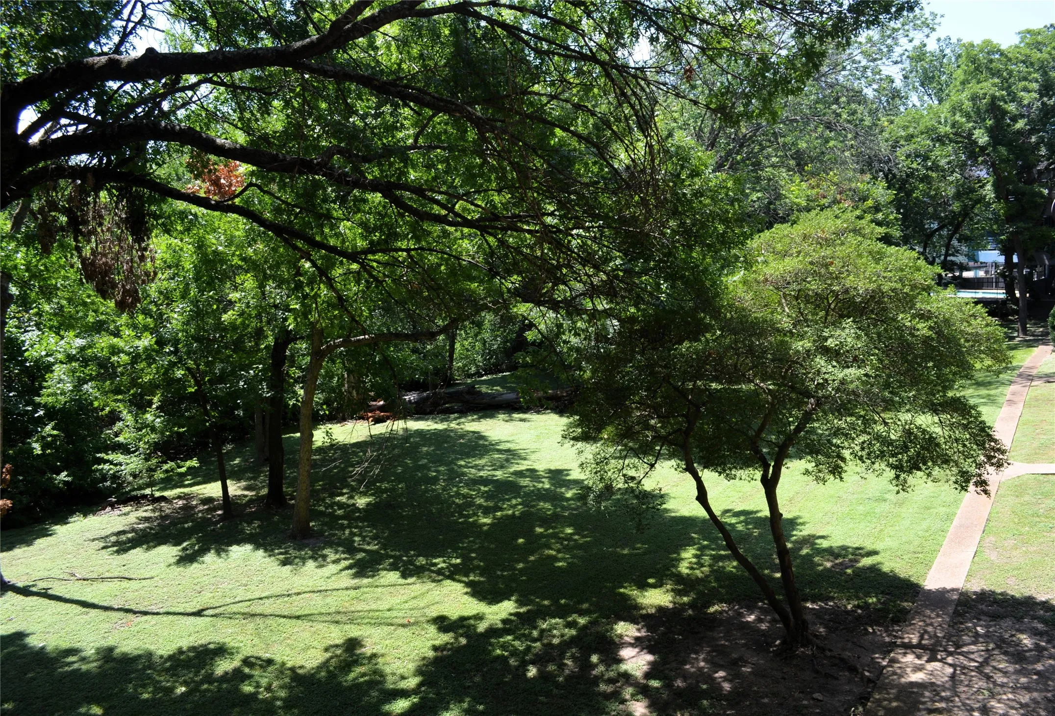 Condominium For Sale in Dallas County , 7660 Skillman Street 401, Dallas, Texas 75231, 1 Bedroom, 2 Bathroom, 1 Garage spaces, 616 Sqft, built in 1983, Price $115,000, mls#21315461, Real Estate Agent in Dallas, Homes For Sale in Dallas county, Homes For Sale in Dallas, Realtor in Dallas Texas, Real Estate Brokerage Independent Realty Texas, Luminita Cordes Realtor