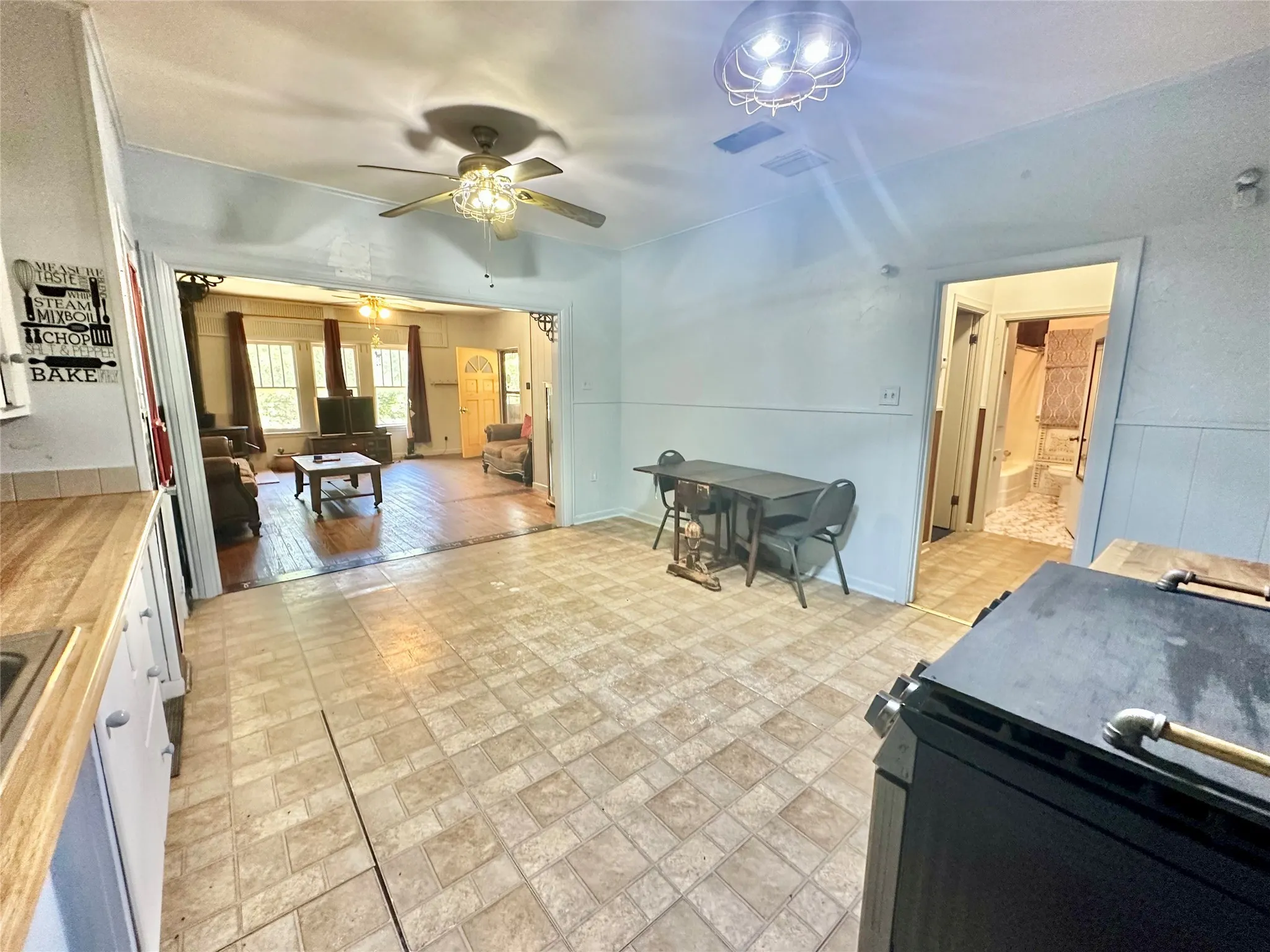 Single Family Residence For Sale in Eastland County , 423 Strawn Road, Ranger, Texas 76470, 3 Bedrooms, 2 Bathrooms, Garage spaces, 1,752 Sqft, built in 1938, Price $200,000, mls#21326028, Real Estate Agent in Ranger, Homes For Sale in Eastland county, Homes For Sale in Ranger, Realtor in Ranger Texas, Real Estate Brokerage Independent Realty Texas, Luminita Cordes Realtor