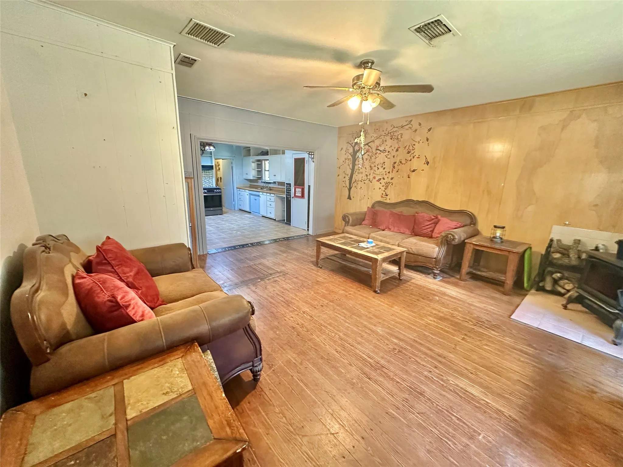 Single Family Residence For Sale in Eastland County , 423 Strawn Road, Ranger, Texas 76470, 3 Bedrooms, 2 Bathrooms, Garage spaces, 1,752 Sqft, built in 1938, Price $200,000, mls#21326028, Real Estate Agent in Ranger, Homes For Sale in Eastland county, Homes For Sale in Ranger, Realtor in Ranger Texas, Real Estate Brokerage Independent Realty Texas, Luminita Cordes Realtor