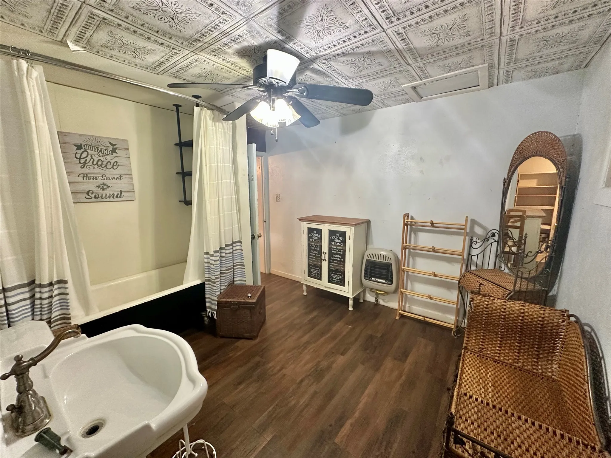 Single Family Residence For Sale in Eastland County , 423 Strawn Road, Ranger, Texas 76470, 3 Bedrooms, 2 Bathrooms, Garage spaces, 1,752 Sqft, built in 1938, Price $200,000, mls#21326028, Real Estate Agent in Ranger, Homes For Sale in Eastland county, Homes For Sale in Ranger, Realtor in Ranger Texas, Real Estate Brokerage Independent Realty Texas, Luminita Cordes Realtor