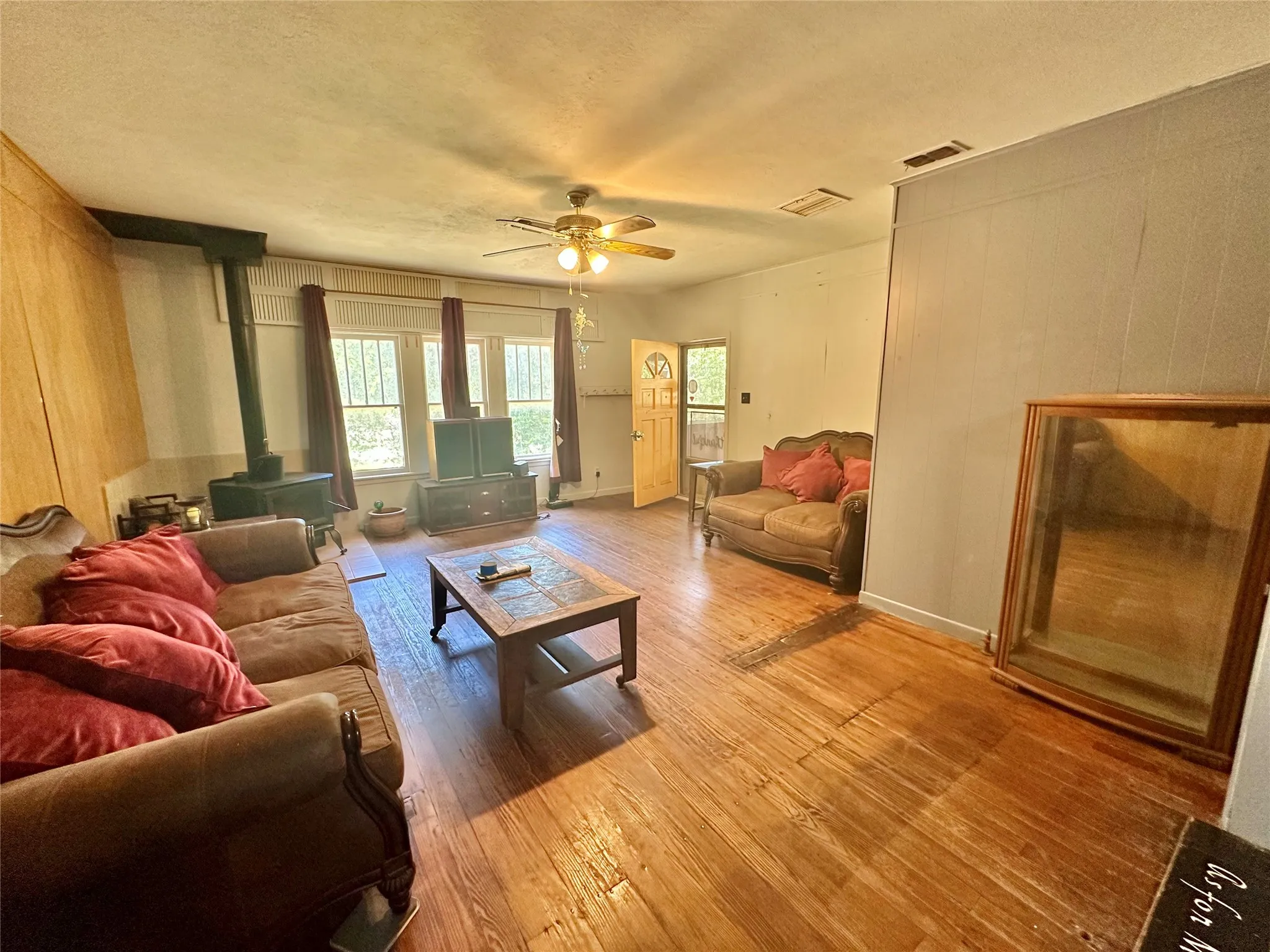 Single Family Residence For Sale in Eastland County , 423 Strawn Road, Ranger, Texas 76470, 3 Bedrooms, 2 Bathrooms, Garage spaces, 1,752 Sqft, built in 1938, Price $200,000, mls#21326028, Real Estate Agent in Ranger, Homes For Sale in Eastland county, Homes For Sale in Ranger, Realtor in Ranger Texas, Real Estate Brokerage Independent Realty Texas, Luminita Cordes Realtor