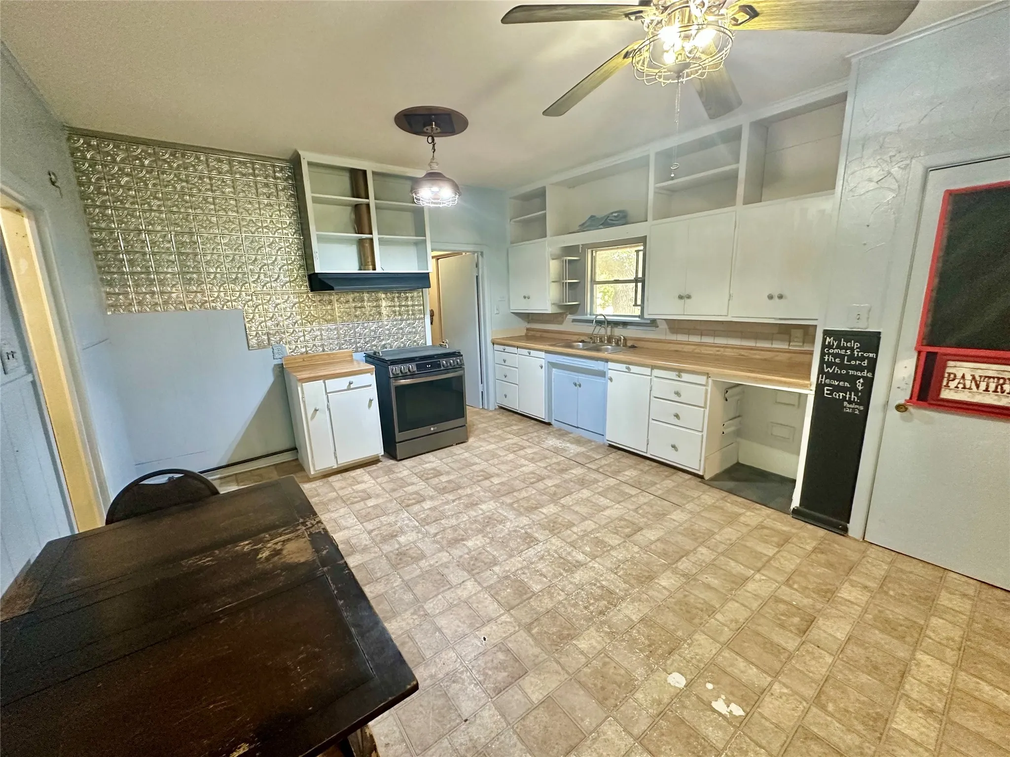Single Family Residence For Sale in Eastland County , 423 Strawn Road, Ranger, Texas 76470, 3 Bedrooms, 2 Bathrooms, Garage spaces, 1,752 Sqft, built in 1938, Price $200,000, mls#21326028, Real Estate Agent in Ranger, Homes For Sale in Eastland county, Homes For Sale in Ranger, Realtor in Ranger Texas, Real Estate Brokerage Independent Realty Texas, Luminita Cordes Realtor