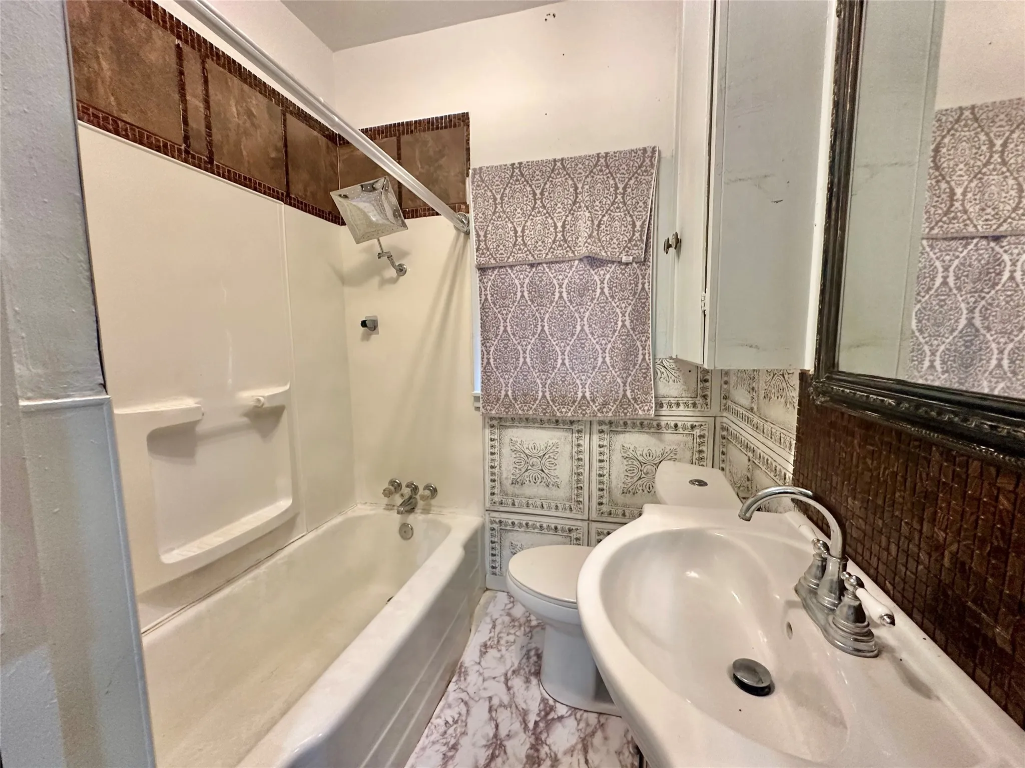 Single Family Residence For Sale in Eastland County , 423 Strawn Road, Ranger, Texas 76470, 3 Bedrooms, 2 Bathrooms, Garage spaces, 1,752 Sqft, built in 1938, Price $200,000, mls#21326028, Real Estate Agent in Ranger, Homes For Sale in Eastland county, Homes For Sale in Ranger, Realtor in Ranger Texas, Real Estate Brokerage Independent Realty Texas, Luminita Cordes Realtor