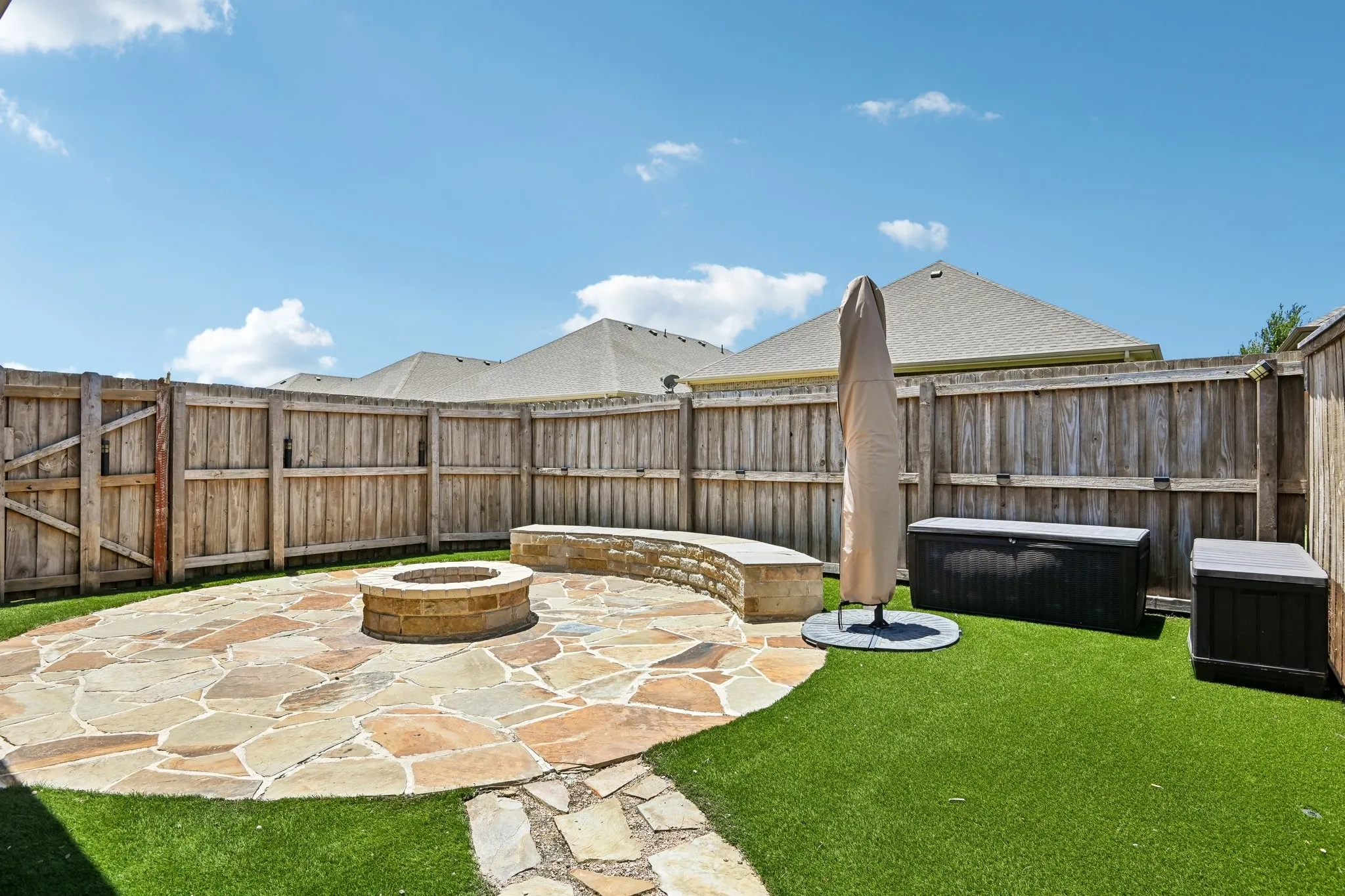 Single Family Residence For Sale in Ellis County , 113 Cool Meadows Lane, Red Oak, Texas 75154, 4 Bedroom, 2 Bathroom, 2 Garage spaces, 2,220 Sqft, built in 2019, mls#21325120, Real Estate Agent in Red Oak, Homes For Sale in Ellis county, Homes For Sale in Red Oak, Realtor in Red Oak Texas, Real Estate Brokerage Independent Realty Texas, Luminita Cordes Realtor