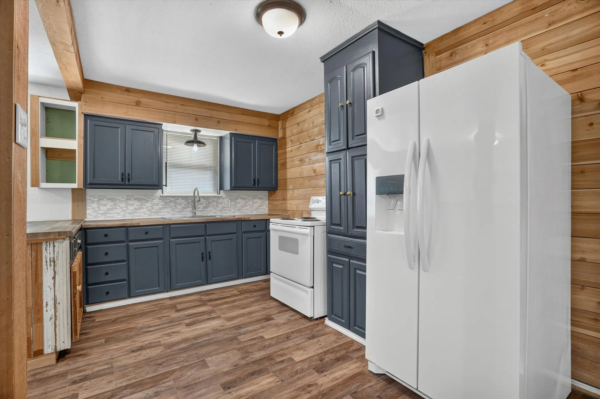 Single Family Residence For Sale in Parker County , 186 Garnet Road, Springtown, Texas 76082, 3 Bedroom, 1 Bathroom, 1 Garage spaces, 932 Sqft, built in 0, mls#21326472, Real Estate Agent in Springtown, Homes For Sale in Parker county, Homes For Sale in Springtown, Realtor in Springtown Texas, Real Estate Brokerage Independent Realty Texas, Luminita Cordes Realtor