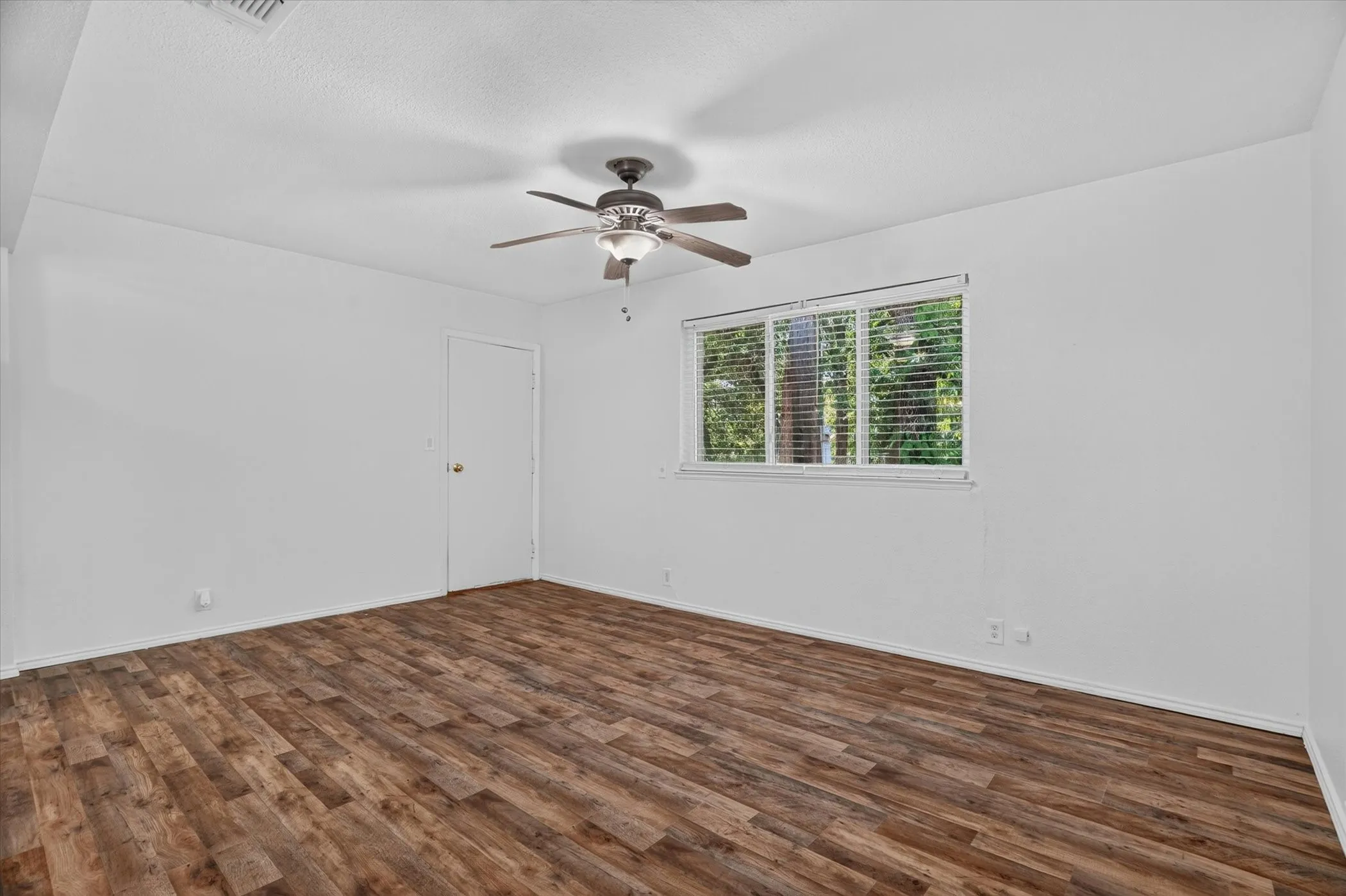 Single Family Residence For Sale in Parker County , 186 Garnet Road, Springtown, Texas 76082, 3 Bedroom, 1 Bathroom, 1 Garage spaces, 932 Sqft, built in 0, mls#21326472, Real Estate Agent in Springtown, Homes For Sale in Parker county, Homes For Sale in Springtown, Realtor in Springtown Texas, Real Estate Brokerage Independent Realty Texas, Luminita Cordes Realtor