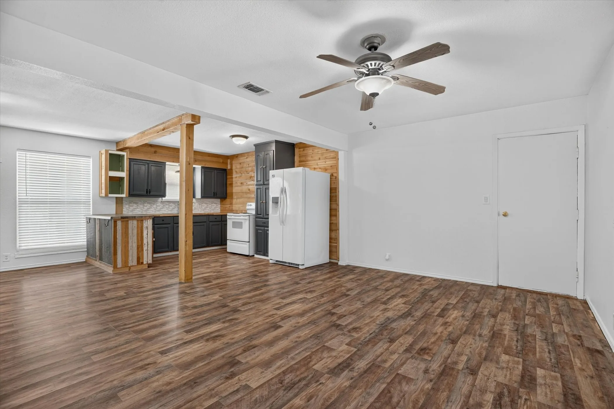 Single Family Residence For Sale in Parker County , 186 Garnet Road, Springtown, Texas 76082, 3 Bedroom, 1 Bathroom, 1 Garage spaces, 932 Sqft, built in 0, mls#21326472, Real Estate Agent in Springtown, Homes For Sale in Parker county, Homes For Sale in Springtown, Realtor in Springtown Texas, Real Estate Brokerage Independent Realty Texas, Luminita Cordes Realtor