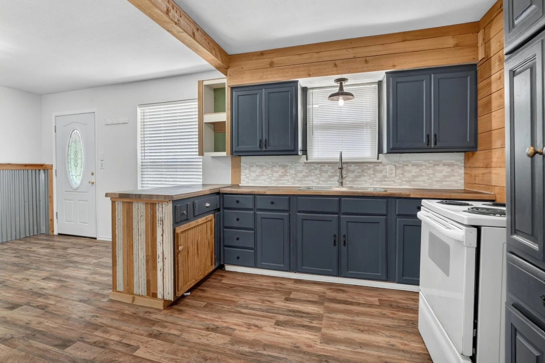 Single Family Residence For Sale in Parker County , 186 Garnet Road, Springtown, Texas 76082, 3 Bedroom, 1 Bathroom, 1 Garage spaces, 932 Sqft, built in 0, mls#21326472, Real Estate Agent in Springtown, Homes For Sale in Parker county, Homes For Sale in Springtown, Realtor in Springtown Texas, Real Estate Brokerage Independent Realty Texas, Luminita Cordes Realtor