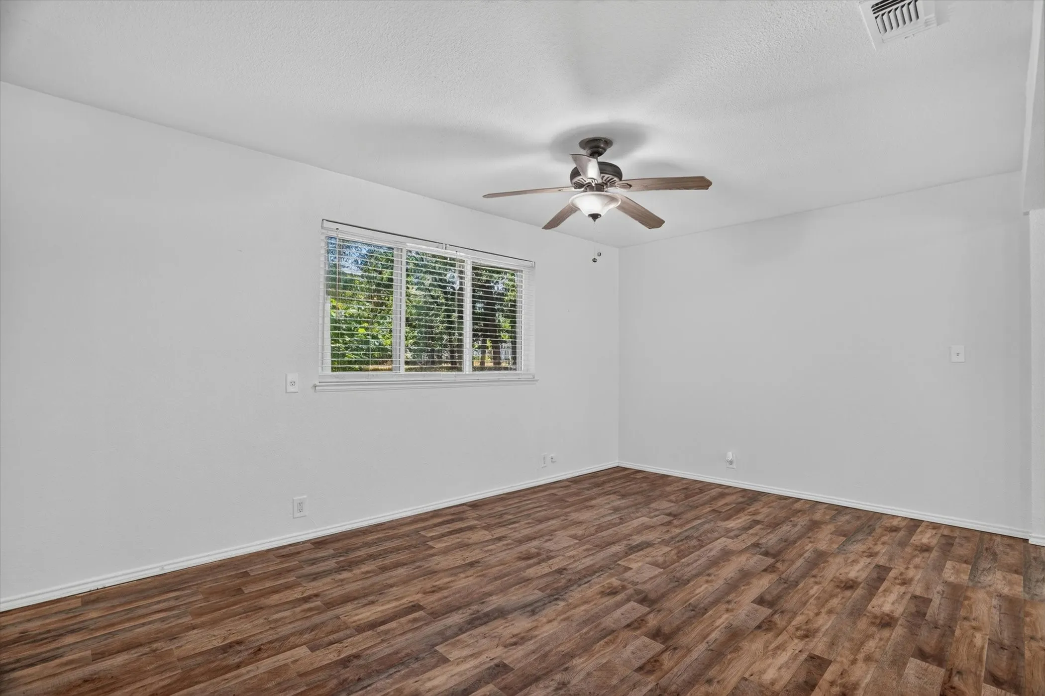 Single Family Residence For Sale in Parker County , 186 Garnet Road, Springtown, Texas 76082, 3 Bedroom, 1 Bathroom, 1 Garage spaces, 932 Sqft, built in 0, mls#21326472, Real Estate Agent in Springtown, Homes For Sale in Parker county, Homes For Sale in Springtown, Realtor in Springtown Texas, Real Estate Brokerage Independent Realty Texas, Luminita Cordes Realtor