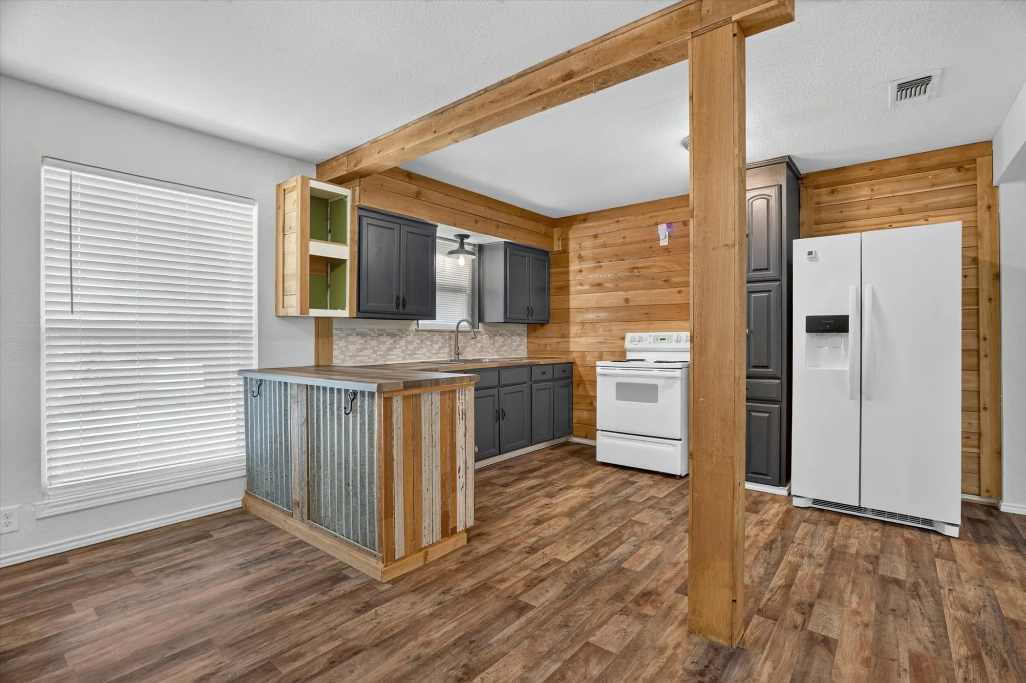 Single Family Residence For Sale in Parker County , 186 Garnet Road, Springtown, Texas 76082, 3 Bedroom, 1 Bathroom, 1 Garage spaces, 932 Sqft, built in 0, mls#21326472, Real Estate Agent in Springtown, Homes For Sale in Parker county, Homes For Sale in Springtown, Realtor in Springtown Texas, Real Estate Brokerage Independent Realty Texas, Luminita Cordes Realtor