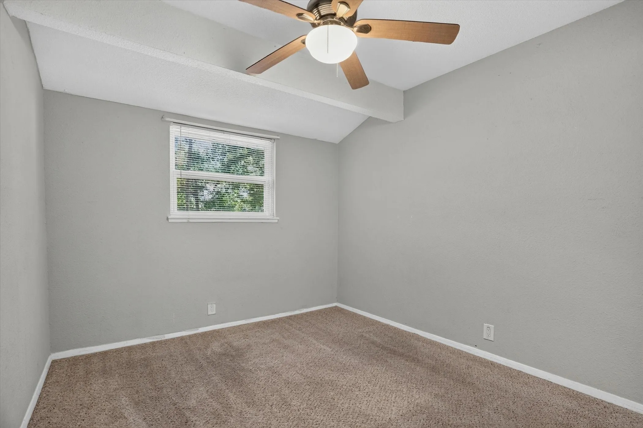 Single Family Residence For Sale in Parker County , 186 Garnet Road, Springtown, Texas 76082, 3 Bedroom, 1 Bathroom, 1 Garage spaces, 932 Sqft, built in 0, mls#21326472, Real Estate Agent in Springtown, Homes For Sale in Parker county, Homes For Sale in Springtown, Realtor in Springtown Texas, Real Estate Brokerage Independent Realty Texas, Luminita Cordes Realtor