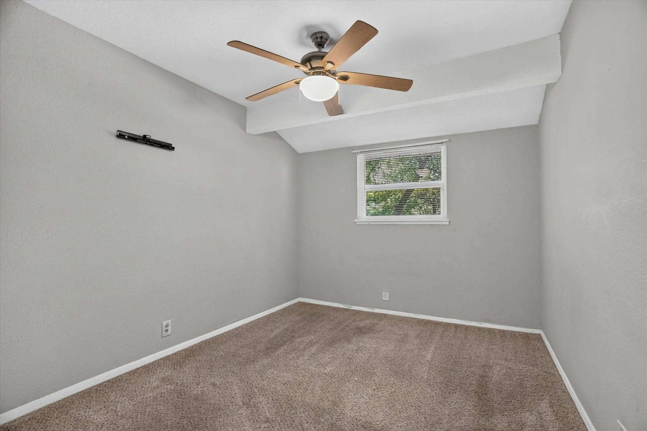 Single Family Residence For Sale in Parker County , 186 Garnet Road, Springtown, Texas 76082, 3 Bedroom, 1 Bathroom, 1 Garage spaces, 932 Sqft, built in 0, mls#21326472, Real Estate Agent in Springtown, Homes For Sale in Parker county, Homes For Sale in Springtown, Realtor in Springtown Texas, Real Estate Brokerage Independent Realty Texas, Luminita Cordes Realtor