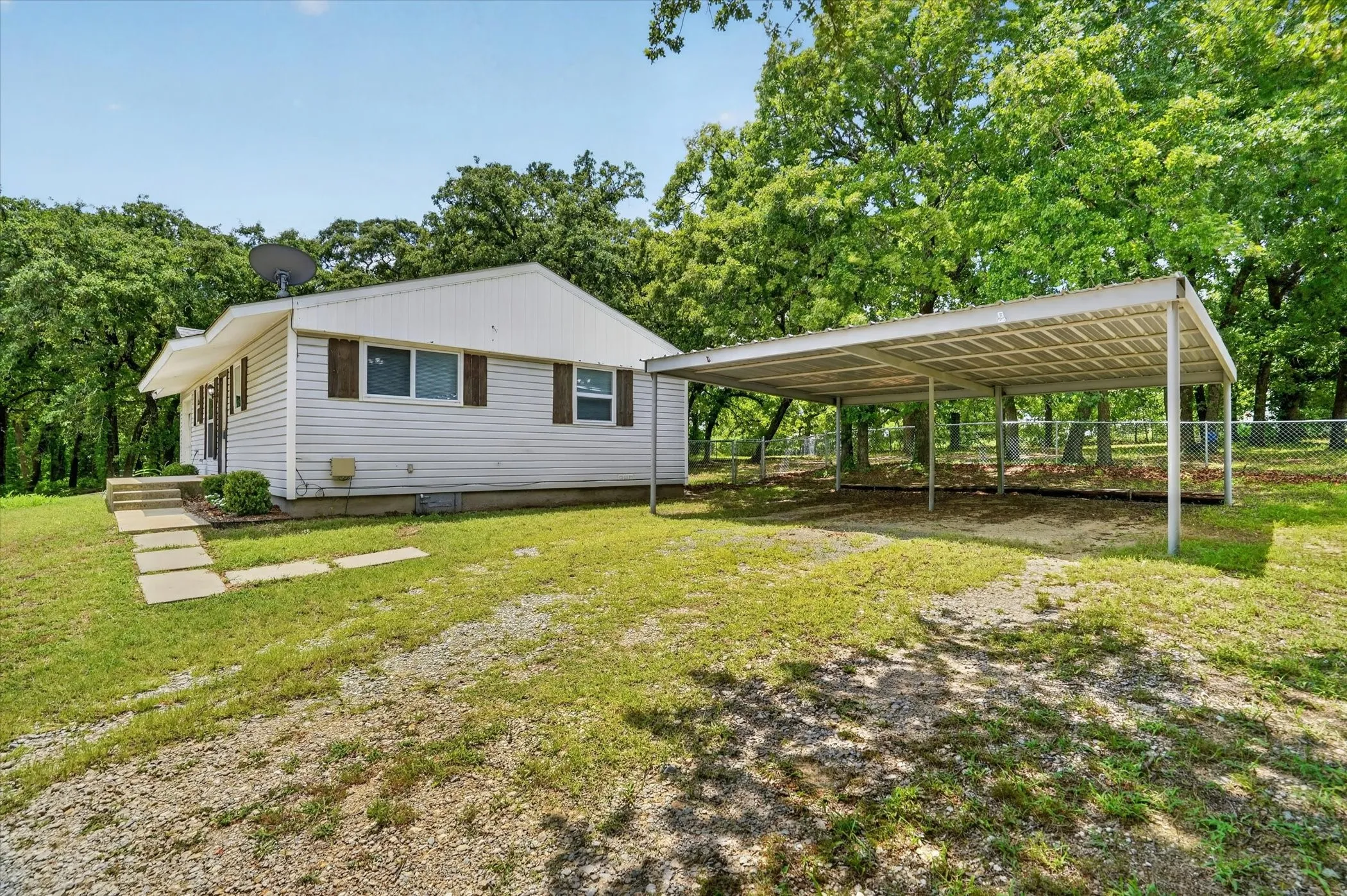 Single Family Residence For Sale in Parker County , 186 Garnet Road, Springtown, Texas 76082, 3 Bedroom, 1 Bathroom, 1 Garage spaces, 932 Sqft, built in 0, mls#21326472, Real Estate Agent in Springtown, Homes For Sale in Parker county, Homes For Sale in Springtown, Realtor in Springtown Texas, Real Estate Brokerage Independent Realty Texas, Luminita Cordes Realtor