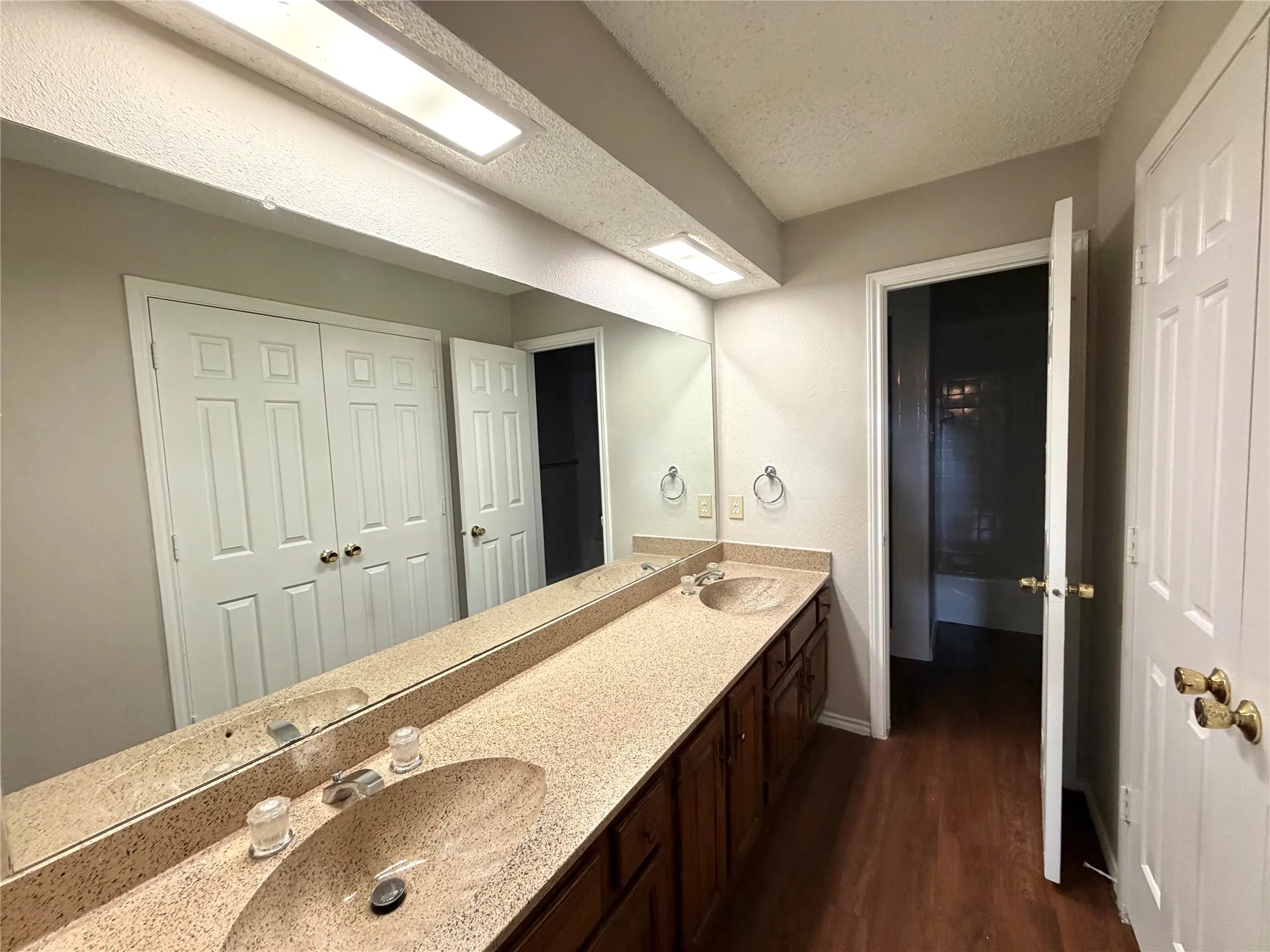 Duplex For Rent in Dallas County , 13220 Fall Manor Drive, Dallas, Texas 75243, 3 Bedroom, 2 Bathroom, 2 Garage spaces, 1,737 Sqft, built in 1984, mls#21326885, Real Estate Agent in Dallas, Homes For Rent in Dallas county, Homes For Rent in Dallas, Realtor in Dallas Texas, Real Estate Brokerage Independent Realty Texas, Luminita Cordes Realtor