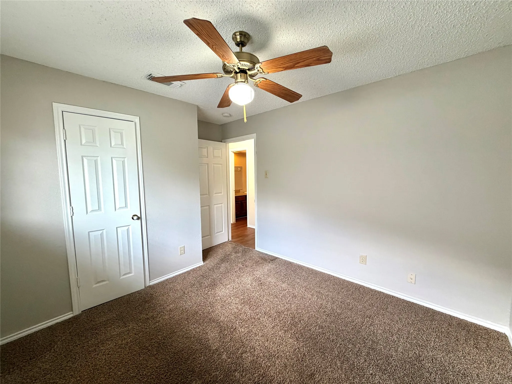 Duplex For Rent in Dallas County , 13220 Fall Manor Drive, Dallas, Texas 75243, 3 Bedroom, 2 Bathroom, 2 Garage spaces, 1,737 Sqft, built in 1984, mls#21326885, Real Estate Agent in Dallas, Homes For Rent in Dallas county, Homes For Rent in Dallas, Realtor in Dallas Texas, Real Estate Brokerage Independent Realty Texas, Luminita Cordes Realtor