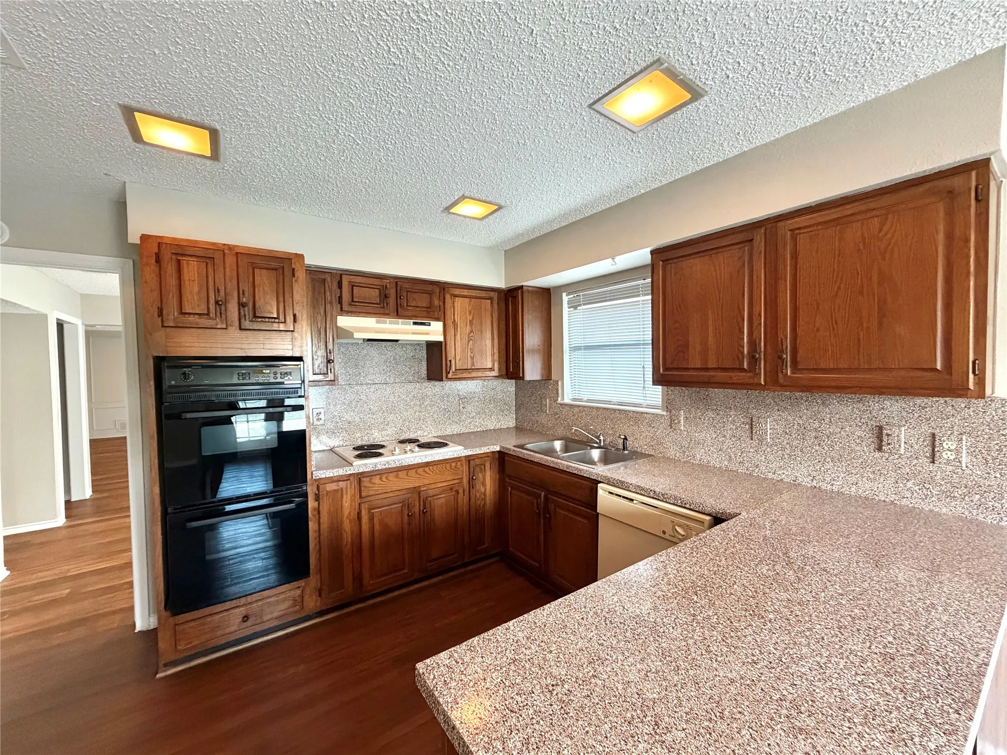 Duplex For Rent in Dallas County , 13220 Fall Manor Drive, Dallas, Texas 75243, 3 Bedroom, 2 Bathroom, 2 Garage spaces, 1,737 Sqft, built in 1984, mls#21326885, Real Estate Agent in Dallas, Homes For Rent in Dallas county, Homes For Rent in Dallas, Realtor in Dallas Texas, Real Estate Brokerage Independent Realty Texas, Luminita Cordes Realtor