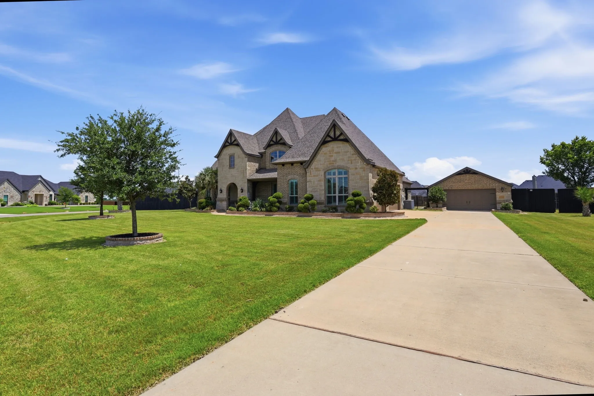 Single Family Residence For Sale in Ellis County , 8260 Faithful Drive, Waxahachie, Texas 75167, 4 Bedroom, 4 Bathroom, 6 Garage spaces, 3,096 Sqft, built in 2019, mls#21321774, Real Estate Agent in Waxahachie, Homes For Sale in Ellis county, Homes For Sale in Waxahachie, Realtor in Waxahachie Texas, Real Estate Brokerage Independent Realty Texas, Luminita Cordes Realtor