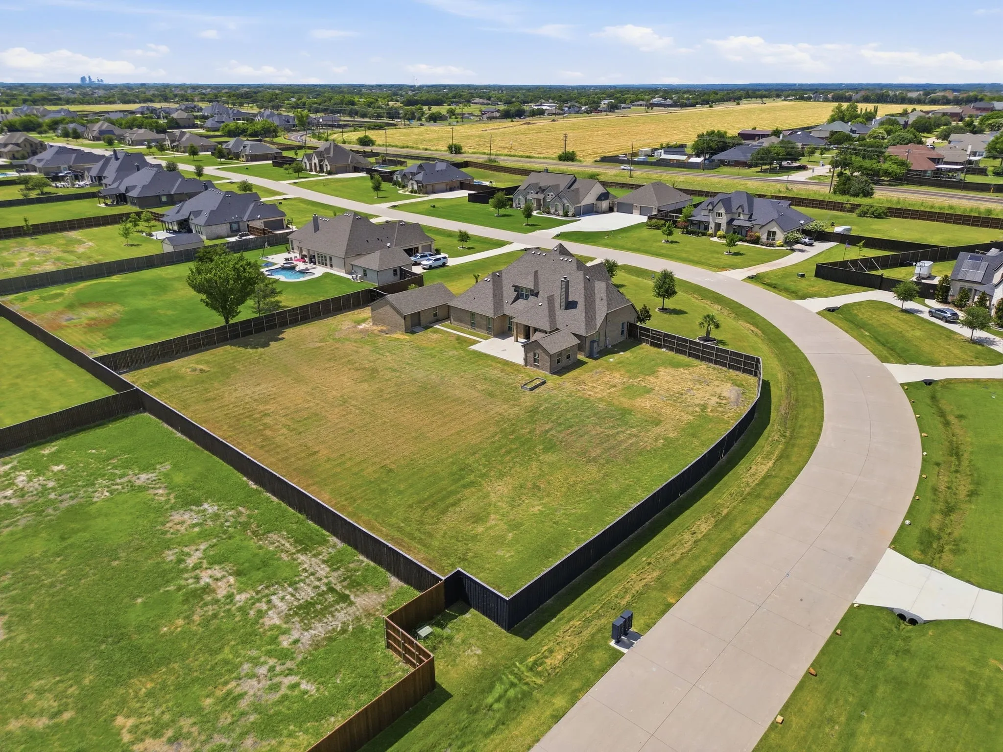 Single Family Residence For Sale in Ellis County , 8260 Faithful Drive, Waxahachie, Texas 75167, 4 Bedroom, 4 Bathroom, 6 Garage spaces, 3,096 Sqft, built in 2019, mls#21321774, Real Estate Agent in Waxahachie, Homes For Sale in Ellis county, Homes For Sale in Waxahachie, Realtor in Waxahachie Texas, Real Estate Brokerage Independent Realty Texas, Luminita Cordes Realtor