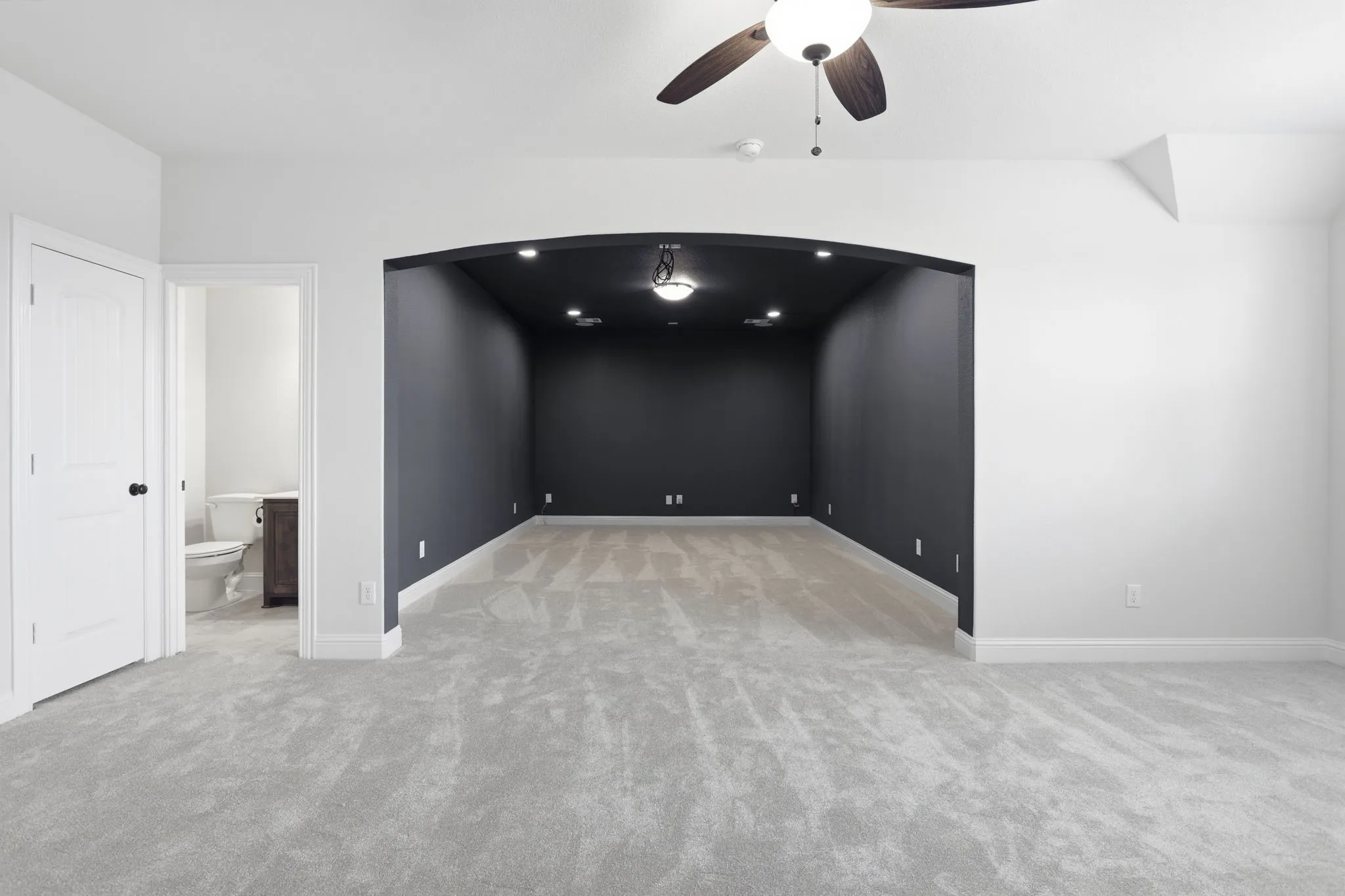 Single Family Residence For Sale in Ellis County , 8260 Faithful Drive, Waxahachie, Texas 75167, 4 Bedroom, 4 Bathroom, 6 Garage spaces, 3,096 Sqft, built in 2019, mls#21321774, Real Estate Agent in Waxahachie, Homes For Sale in Ellis county, Homes For Sale in Waxahachie, Realtor in Waxahachie Texas, Real Estate Brokerage Independent Realty Texas, Luminita Cordes Realtor