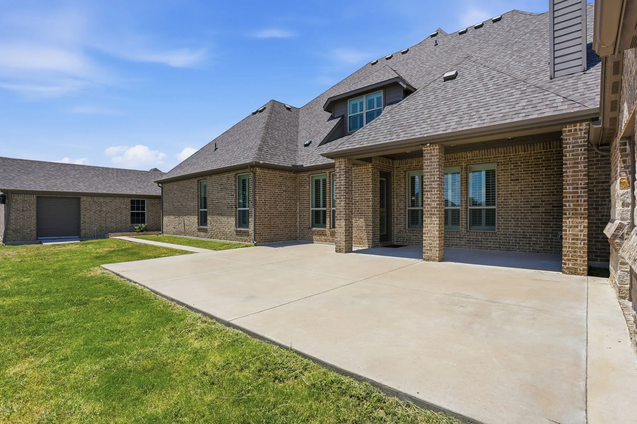 Single Family Residence For Sale in Ellis County , 8260 Faithful Drive, Waxahachie, Texas 75167, 4 Bedroom, 4 Bathroom, 6 Garage spaces, 3,096 Sqft, built in 2019, mls#21321774, Real Estate Agent in Waxahachie, Homes For Sale in Ellis county, Homes For Sale in Waxahachie, Realtor in Waxahachie Texas, Real Estate Brokerage Independent Realty Texas, Luminita Cordes Realtor