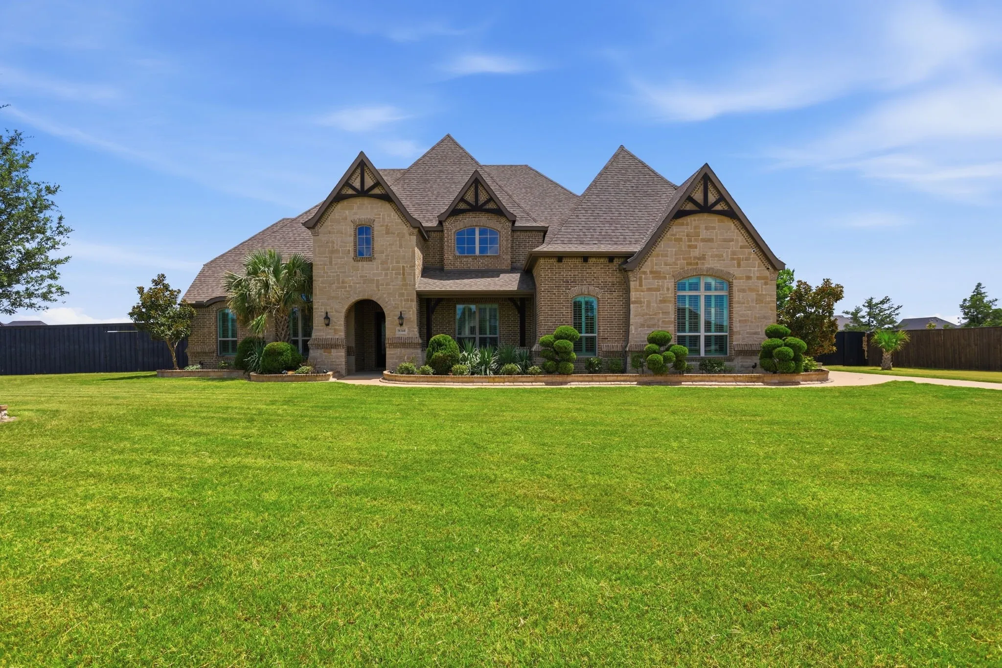 Single Family Residence For Sale in Ellis County , 8260 Faithful Drive, Waxahachie, Texas 75167, 4 Bedroom, 4 Bathroom, 6 Garage spaces, 3,096 Sqft, built in 2019, mls#21321774, Real Estate Agent in Waxahachie, Homes For Sale in Ellis county, Homes For Sale in Waxahachie, Realtor in Waxahachie Texas, Real Estate Brokerage Independent Realty Texas, Luminita Cordes Realtor