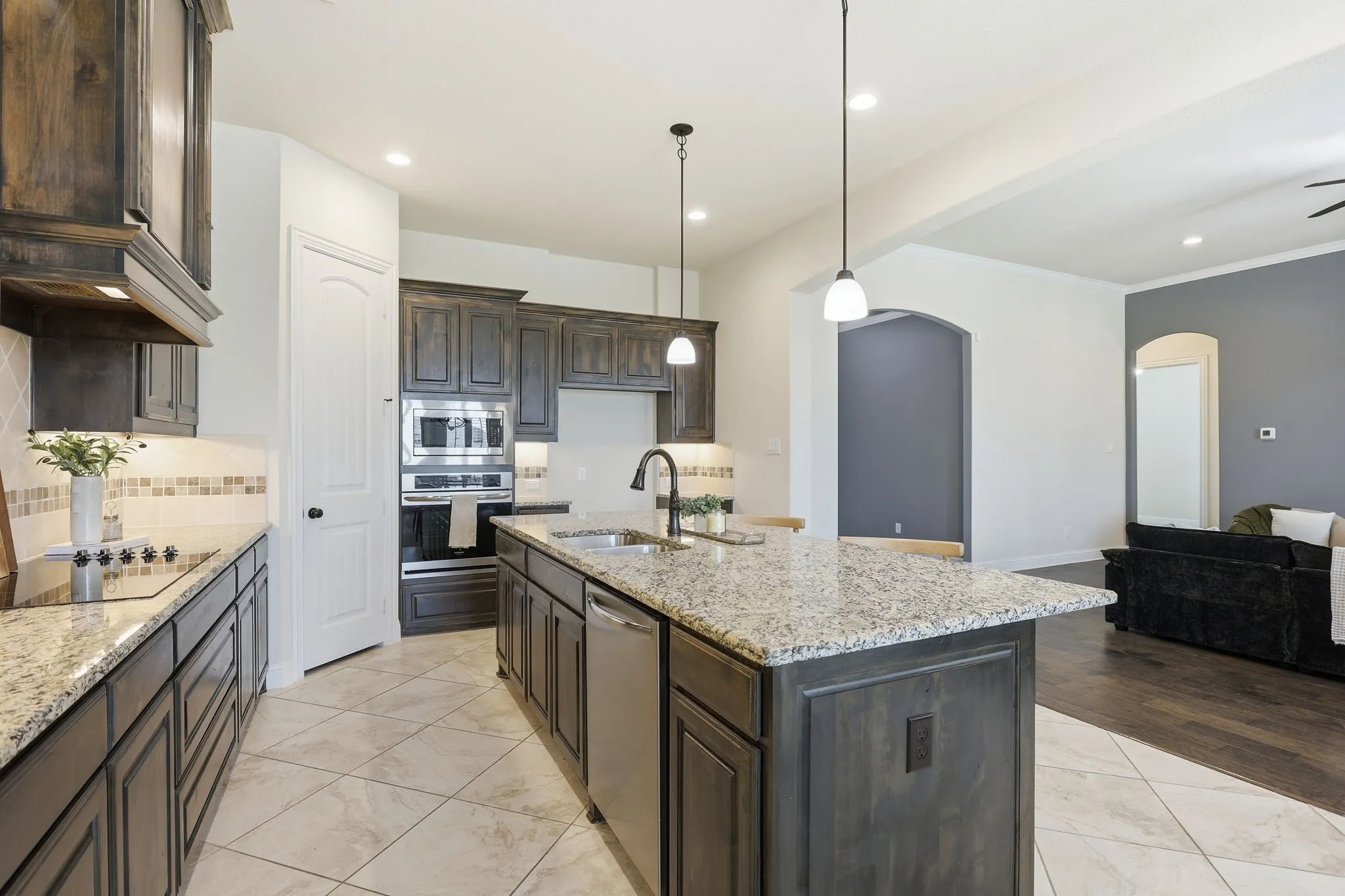 Single Family Residence For Sale in Ellis County , 8260 Faithful Drive, Waxahachie, Texas 75167, 4 Bedroom, 4 Bathroom, 6 Garage spaces, 3,096 Sqft, built in 2019, mls#21321774, Real Estate Agent in Waxahachie, Homes For Sale in Ellis county, Homes For Sale in Waxahachie, Realtor in Waxahachie Texas, Real Estate Brokerage Independent Realty Texas, Luminita Cordes Realtor