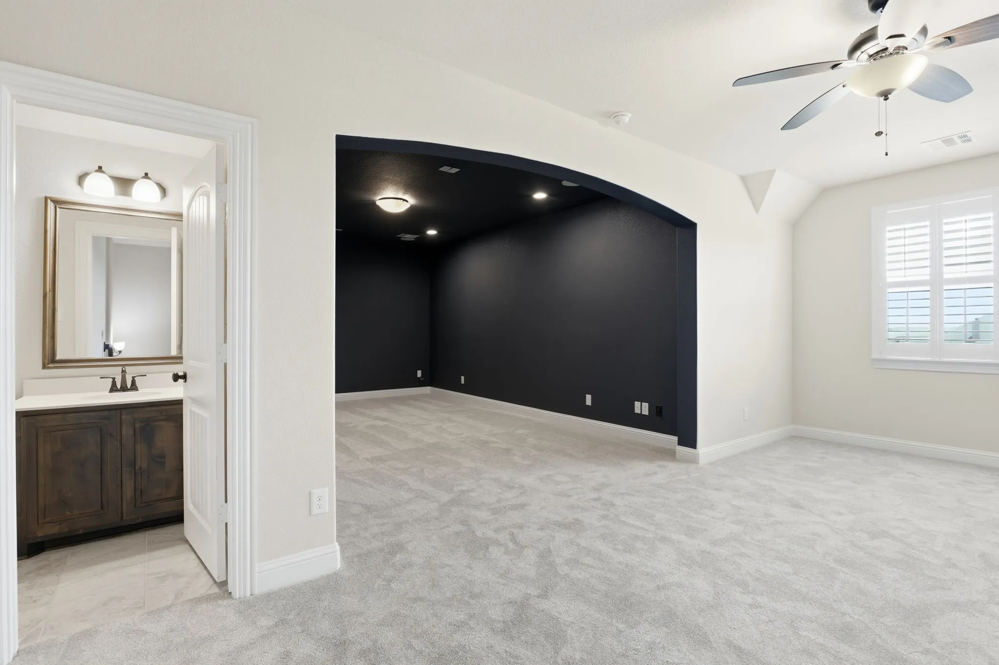 Single Family Residence For Sale in Ellis County , 8260 Faithful Drive, Waxahachie, Texas 75167, 4 Bedroom, 4 Bathroom, 6 Garage spaces, 3,096 Sqft, built in 2019, mls#21321774, Real Estate Agent in Waxahachie, Homes For Sale in Ellis county, Homes For Sale in Waxahachie, Realtor in Waxahachie Texas, Real Estate Brokerage Independent Realty Texas, Luminita Cordes Realtor