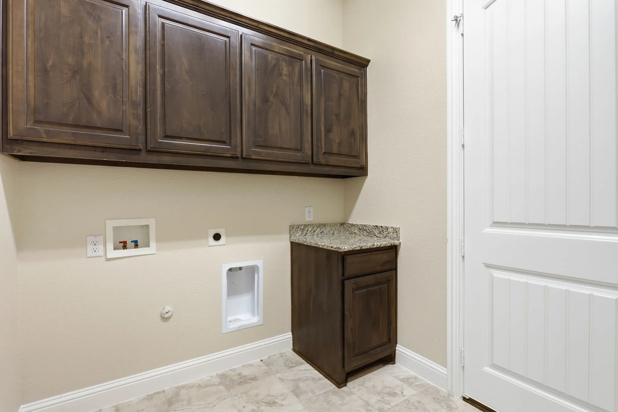 Single Family Residence For Sale in Ellis County , 8260 Faithful Drive, Waxahachie, Texas 75167, 4 Bedroom, 4 Bathroom, 6 Garage spaces, 3,096 Sqft, built in 2019, mls#21321774, Real Estate Agent in Waxahachie, Homes For Sale in Ellis county, Homes For Sale in Waxahachie, Realtor in Waxahachie Texas, Real Estate Brokerage Independent Realty Texas, Luminita Cordes Realtor