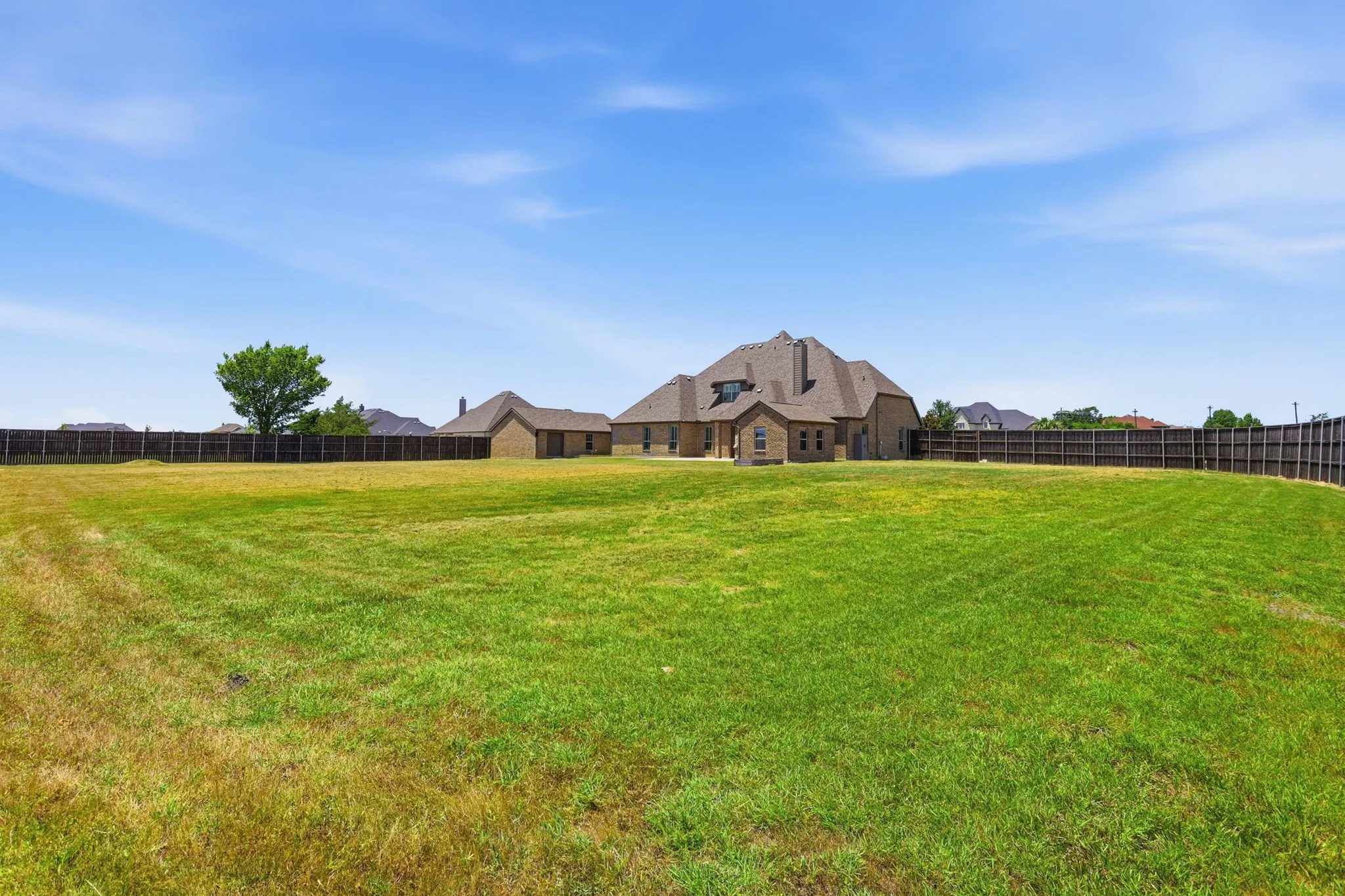 Single Family Residence For Sale in Ellis County , 8260 Faithful Drive, Waxahachie, Texas 75167, 4 Bedroom, 4 Bathroom, 6 Garage spaces, 3,096 Sqft, built in 2019, mls#21321774, Real Estate Agent in Waxahachie, Homes For Sale in Ellis county, Homes For Sale in Waxahachie, Realtor in Waxahachie Texas, Real Estate Brokerage Independent Realty Texas, Luminita Cordes Realtor