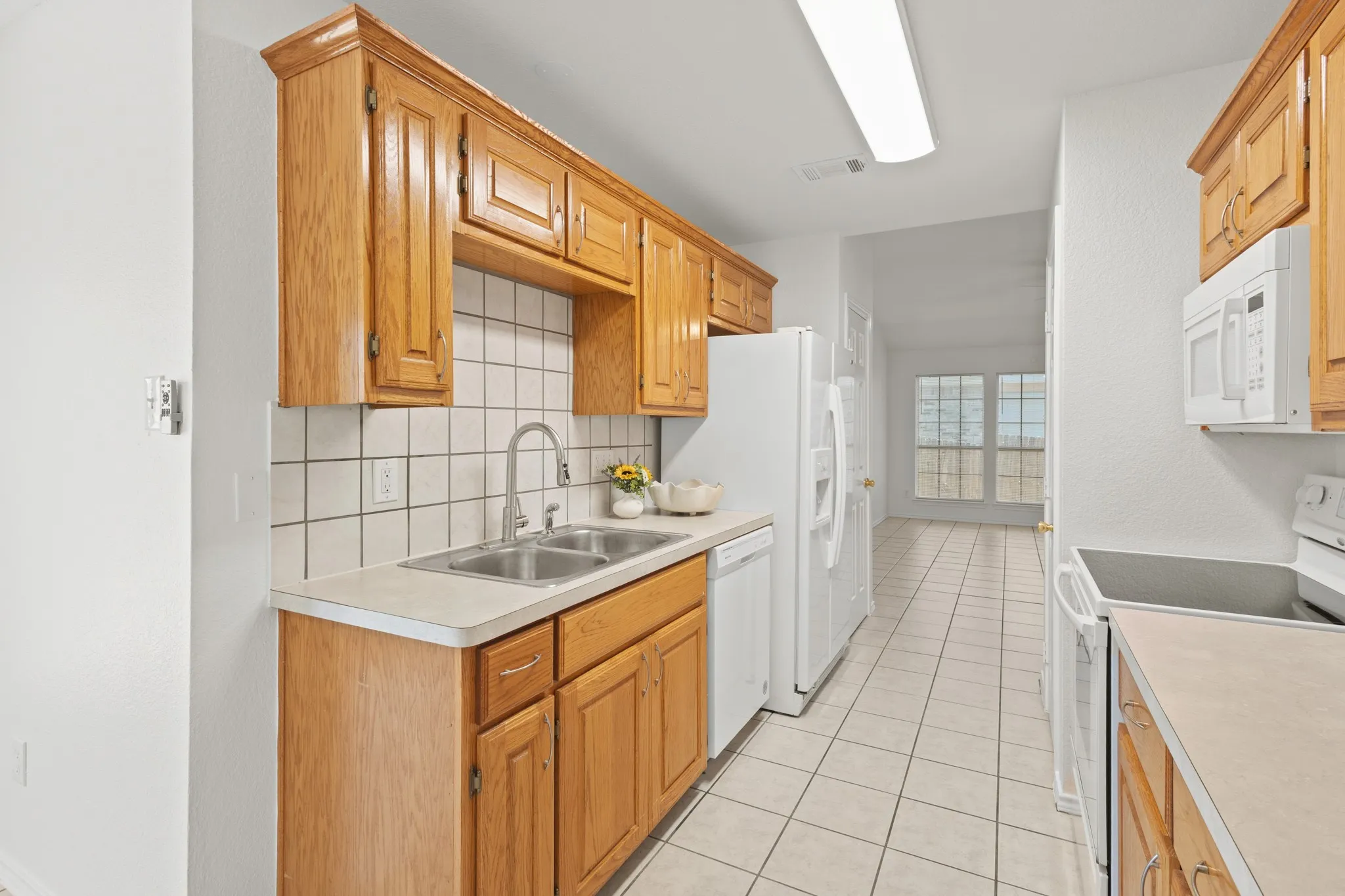 Single Family Residence For Rent in Denton County , 1011 Waterview Drive, Little Elm, Texas 75068, 3 Bedroom, 2 Bathroom, 2 Garage spaces, 1,245 Sqft, built in 1999, mls#21326897, Real Estate Agent in Little Elm, Homes For Rent in Denton county, Homes For Rent in Little Elm, Realtor in Little Elm Texas, Real Estate Brokerage Independent Realty Texas, Luminita Cordes Realtor