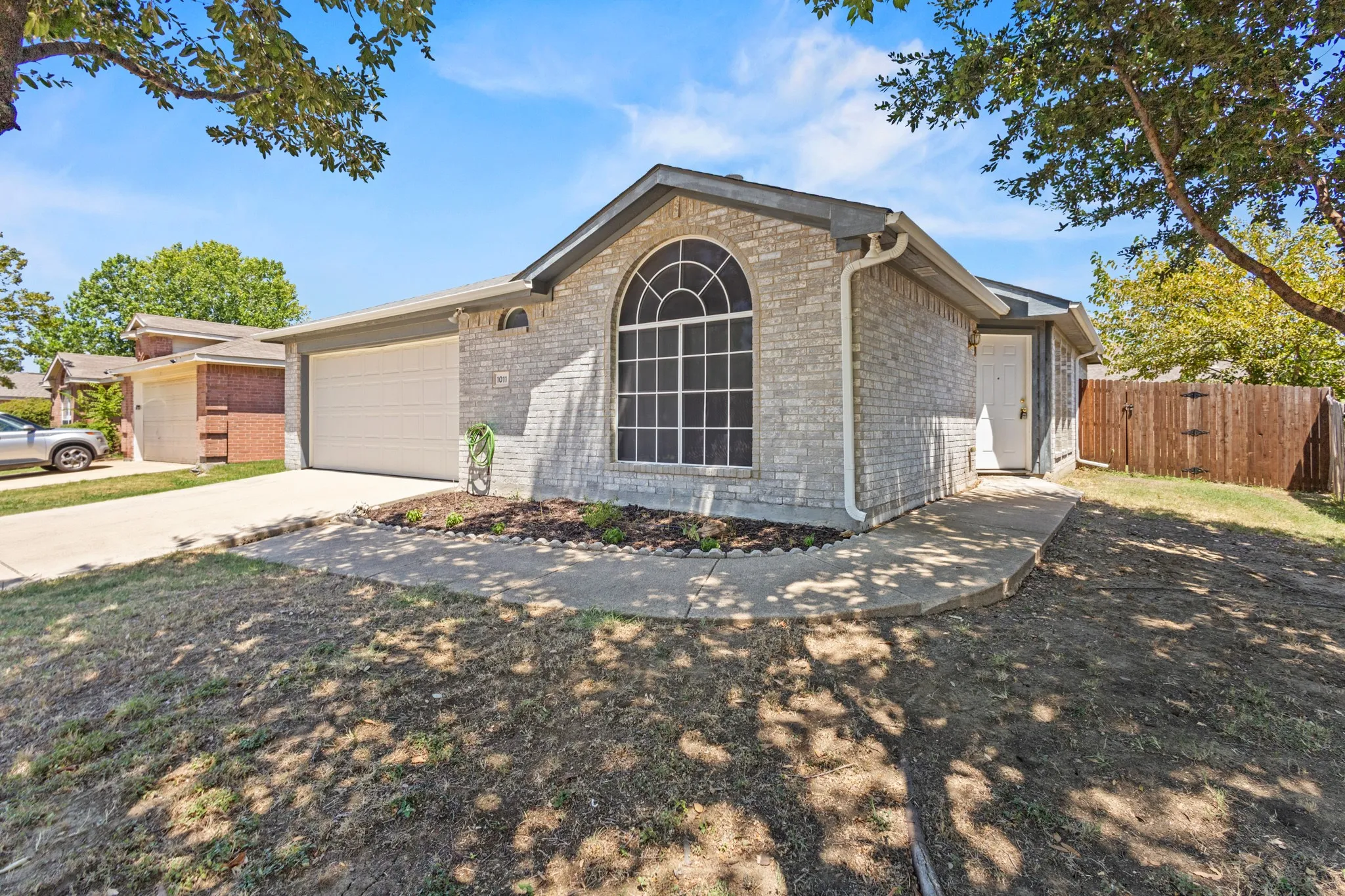 Single Family Residence For Rent in Denton County , 1011 Waterview Drive, Little Elm, Texas 75068, 3 Bedroom, 2 Bathroom, 2 Garage spaces, 1,245 Sqft, built in 1999, mls#21326897, Real Estate Agent in Little Elm, Homes For Rent in Denton county, Homes For Rent in Little Elm, Realtor in Little Elm Texas, Real Estate Brokerage Independent Realty Texas, Luminita Cordes Realtor