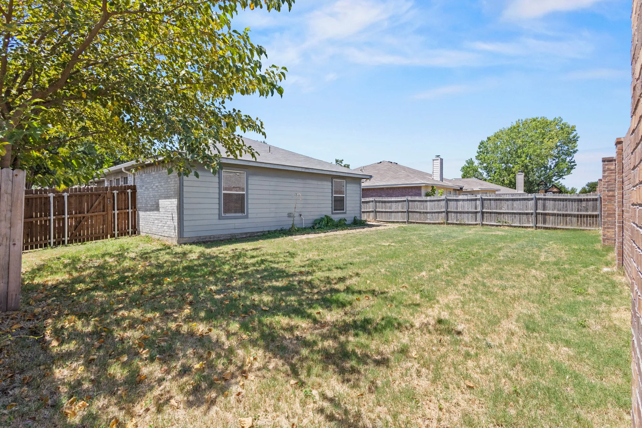 Single Family Residence For Rent in Denton County , 1011 Waterview Drive, Little Elm, Texas 75068, 3 Bedroom, 2 Bathroom, 2 Garage spaces, 1,245 Sqft, built in 1999, mls#21326897, Real Estate Agent in Little Elm, Homes For Rent in Denton county, Homes For Rent in Little Elm, Realtor in Little Elm Texas, Real Estate Brokerage Independent Realty Texas, Luminita Cordes Realtor