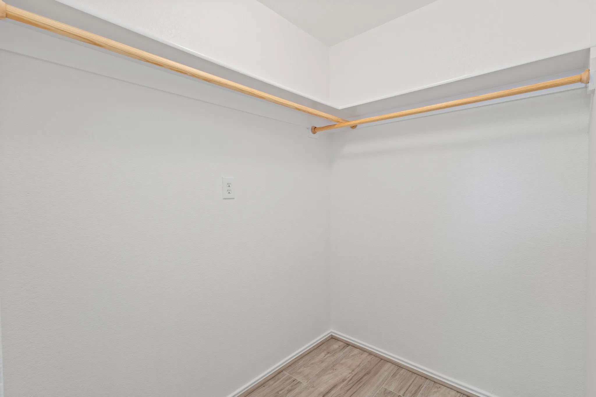 Single Family Residence For Rent in Denton County , 1011 Waterview Drive, Little Elm, Texas 75068, 3 Bedroom, 2 Bathroom, 2 Garage spaces, 1,245 Sqft, built in 1999, mls#21326897, Real Estate Agent in Little Elm, Homes For Rent in Denton county, Homes For Rent in Little Elm, Realtor in Little Elm Texas, Real Estate Brokerage Independent Realty Texas, Luminita Cordes Realtor