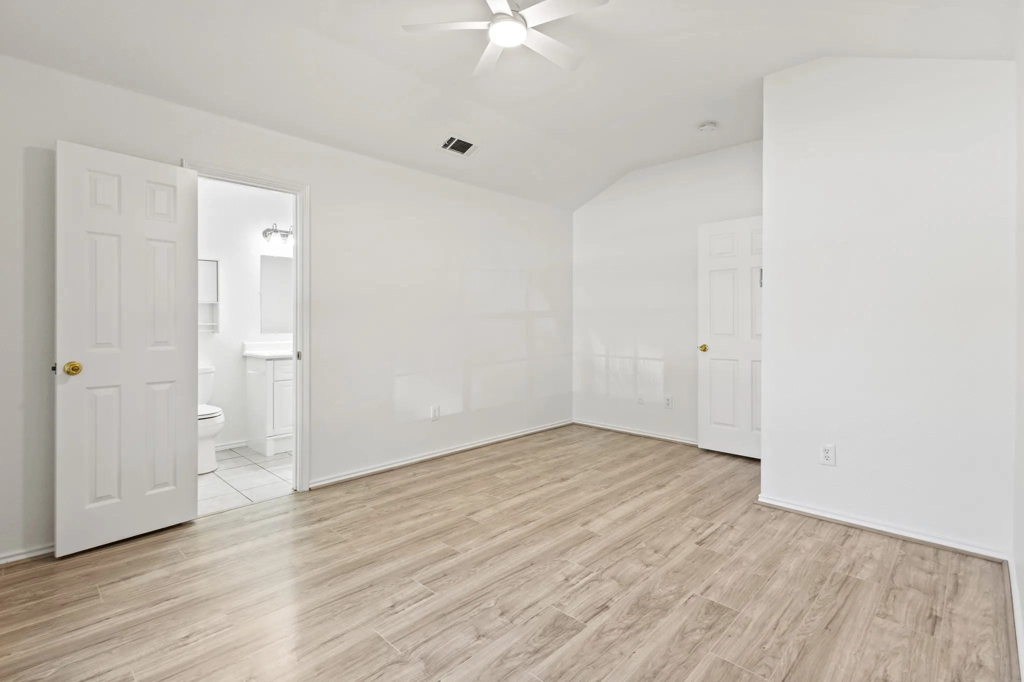 Single Family Residence For Rent in Denton County , 1011 Waterview Drive, Little Elm, Texas 75068, 3 Bedroom, 2 Bathroom, 2 Garage spaces, 1,245 Sqft, built in 1999, mls#21326897, Real Estate Agent in Little Elm, Homes For Rent in Denton county, Homes For Rent in Little Elm, Realtor in Little Elm Texas, Real Estate Brokerage Independent Realty Texas, Luminita Cordes Realtor