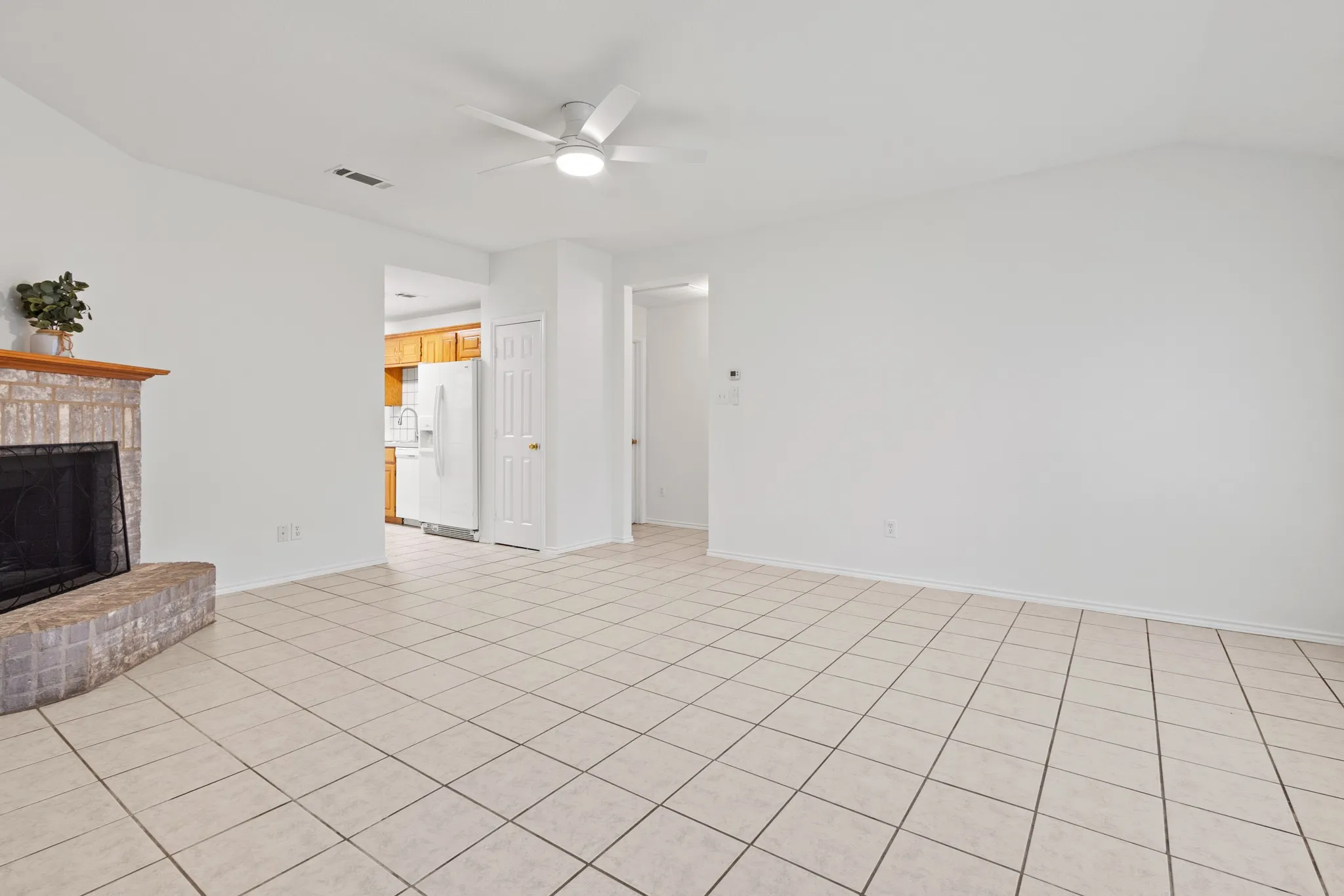 Single Family Residence For Rent in Denton County , 1011 Waterview Drive, Little Elm, Texas 75068, 3 Bedroom, 2 Bathroom, 2 Garage spaces, 1,245 Sqft, built in 1999, mls#21326897, Real Estate Agent in Little Elm, Homes For Rent in Denton county, Homes For Rent in Little Elm, Realtor in Little Elm Texas, Real Estate Brokerage Independent Realty Texas, Luminita Cordes Realtor
