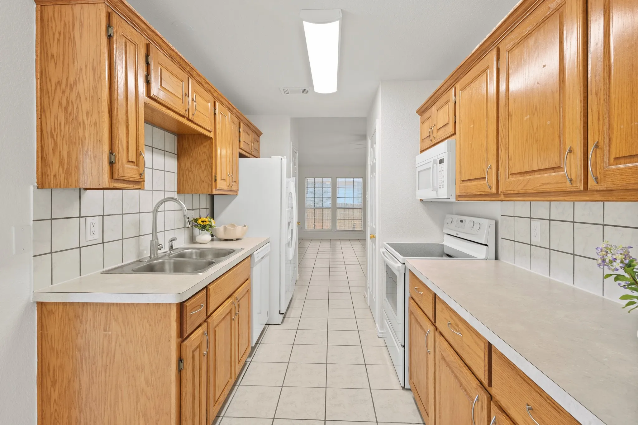 Single Family Residence For Rent in Denton County , 1011 Waterview Drive, Little Elm, Texas 75068, 3 Bedroom, 2 Bathroom, 2 Garage spaces, 1,245 Sqft, built in 1999, mls#21326897, Real Estate Agent in Little Elm, Homes For Rent in Denton county, Homes For Rent in Little Elm, Realtor in Little Elm Texas, Real Estate Brokerage Independent Realty Texas, Luminita Cordes Realtor