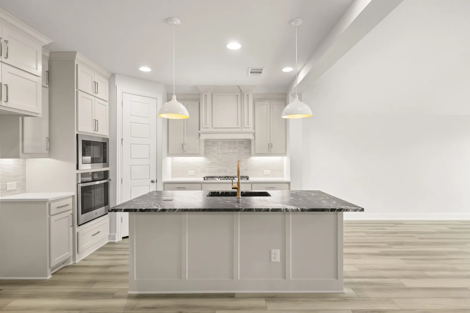 4638 Sweeprange- Kitchen-1