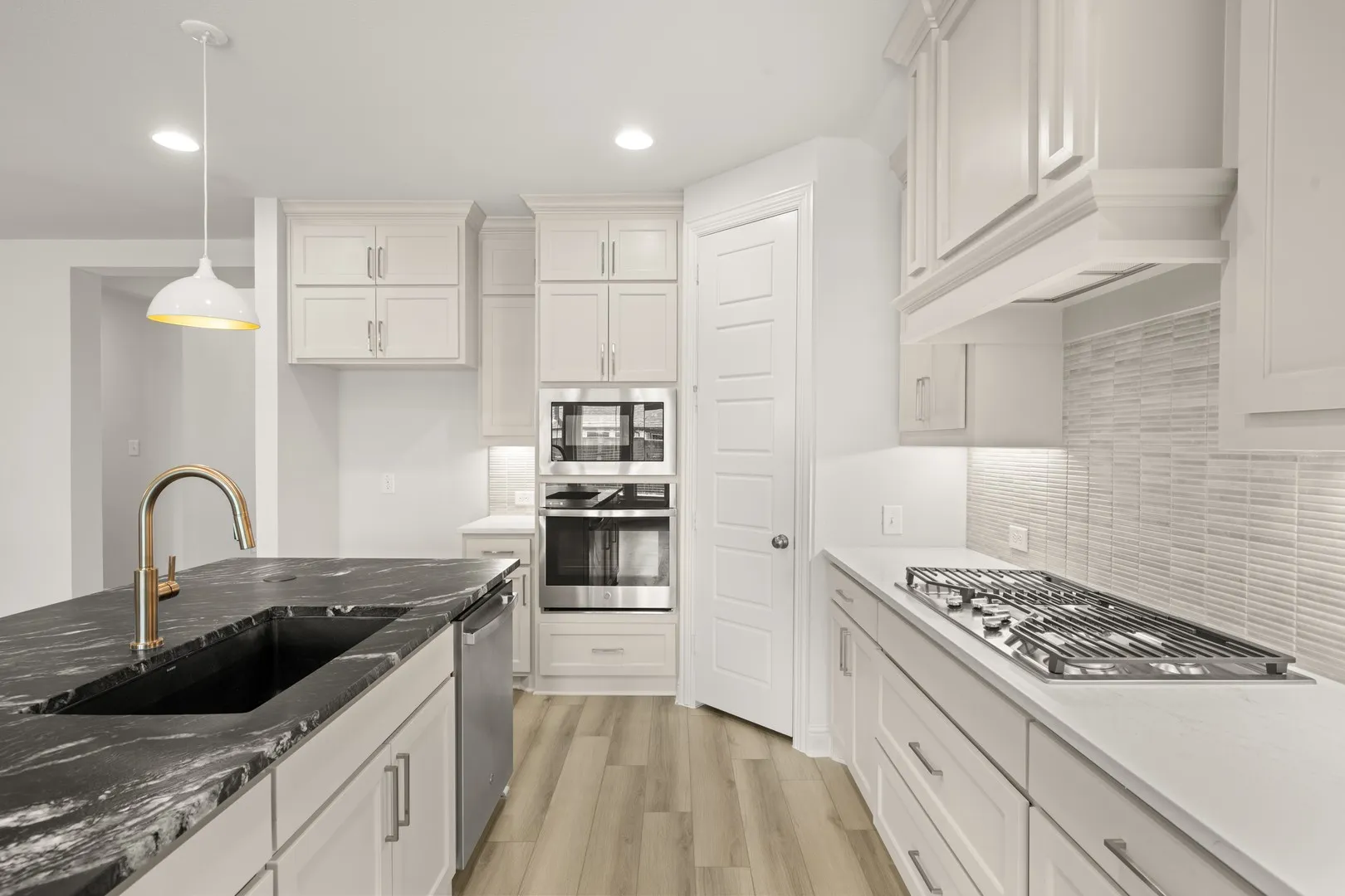 4638 Sweeprange- Kitchen-3