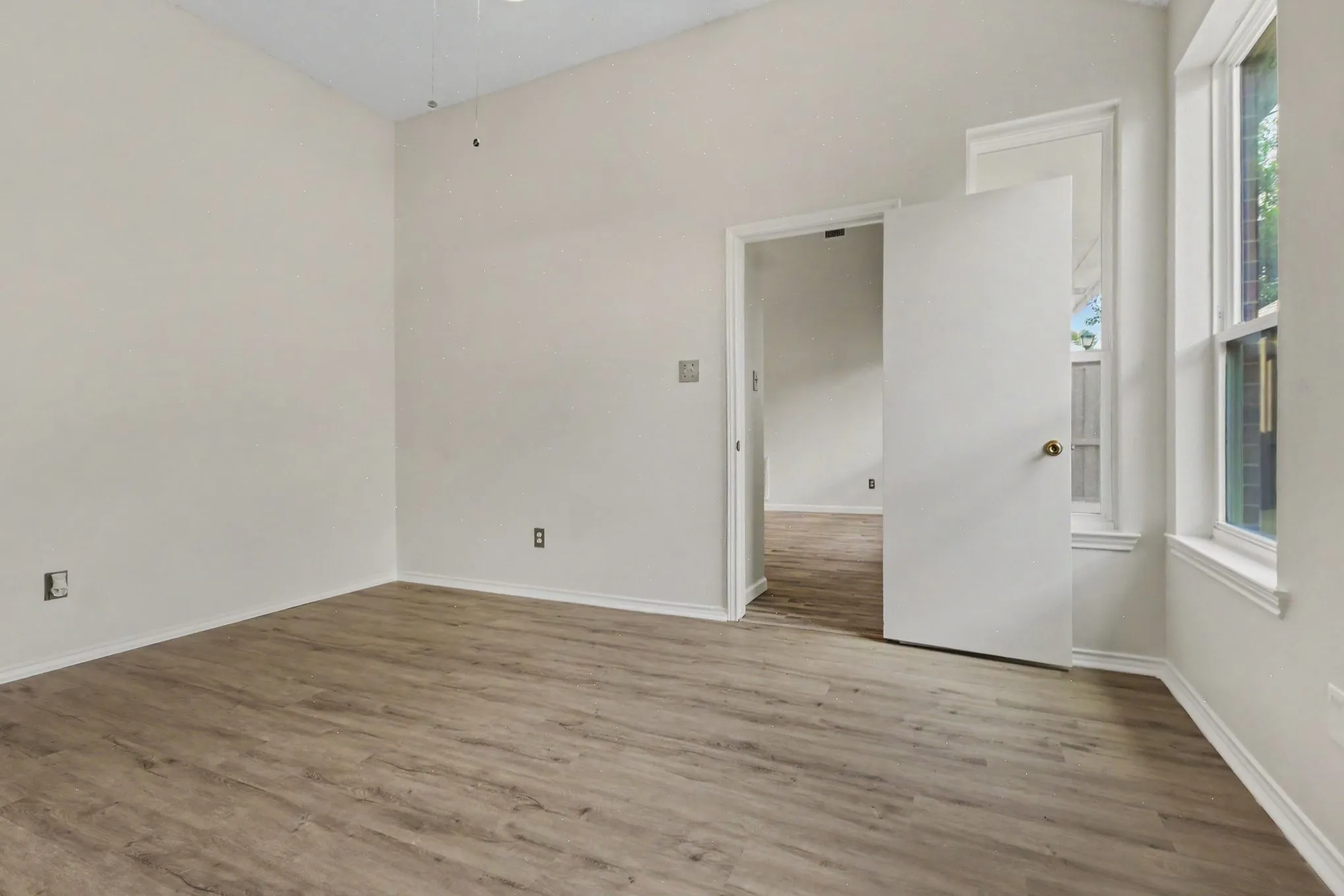 Single Family Residence For Sale in Denton County , 4337 Harvest Hill Road, Carrollton, Texas 75010, 2 Bedroom, 2 Bathroom, 2 Garage spaces, 1,215 Sqft, built in 1985, mls#21326573, Real Estate Agent in Carrollton, Homes For Sale in Denton county, Homes For Sale in Carrollton, Realtor in Carrollton Texas, Real Estate Brokerage Independent Realty Texas, Luminita Cordes Realtor