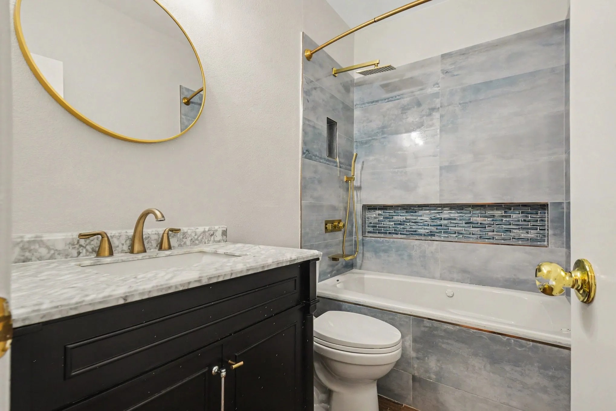 Single Family Residence For Sale in Denton County , 4337 Harvest Hill Road, Carrollton, Texas 75010, 2 Bedroom, 2 Bathroom, 2 Garage spaces, 1,215 Sqft, built in 1985, mls#21326573, Real Estate Agent in Carrollton, Homes For Sale in Denton county, Homes For Sale in Carrollton, Realtor in Carrollton Texas, Real Estate Brokerage Independent Realty Texas, Luminita Cordes Realtor