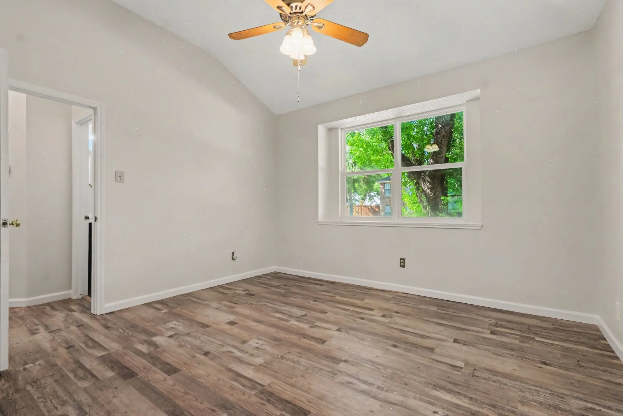 Single Family Residence For Sale in Denton County , 4337 Harvest Hill Road, Carrollton, Texas 75010, 2 Bedroom, 2 Bathroom, 2 Garage spaces, 1,215 Sqft, built in 1985, mls#21326573, Real Estate Agent in Carrollton, Homes For Sale in Denton county, Homes For Sale in Carrollton, Realtor in Carrollton Texas, Real Estate Brokerage Independent Realty Texas, Luminita Cordes Realtor
